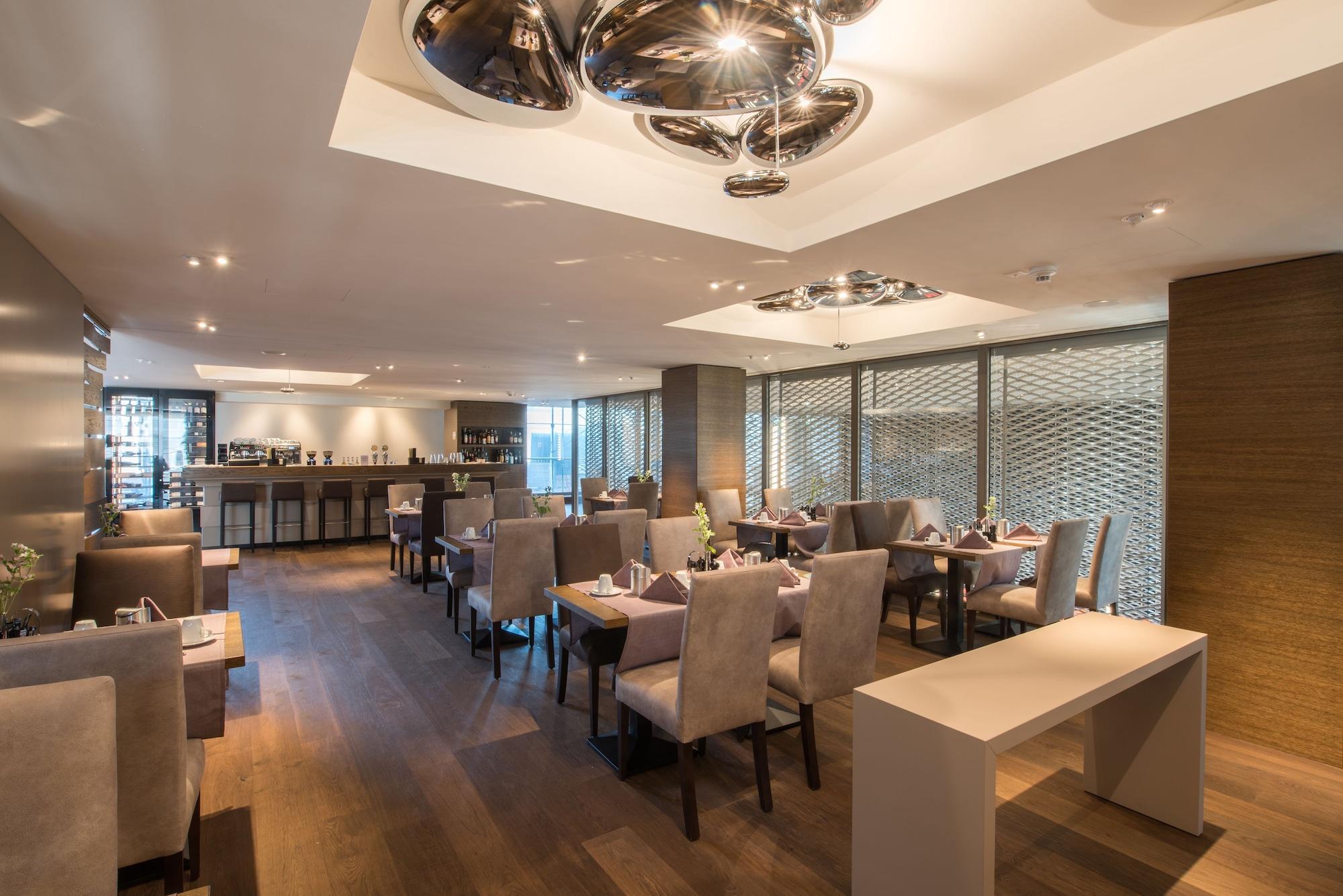Restaurant HOTEL illuster - Urban & Local