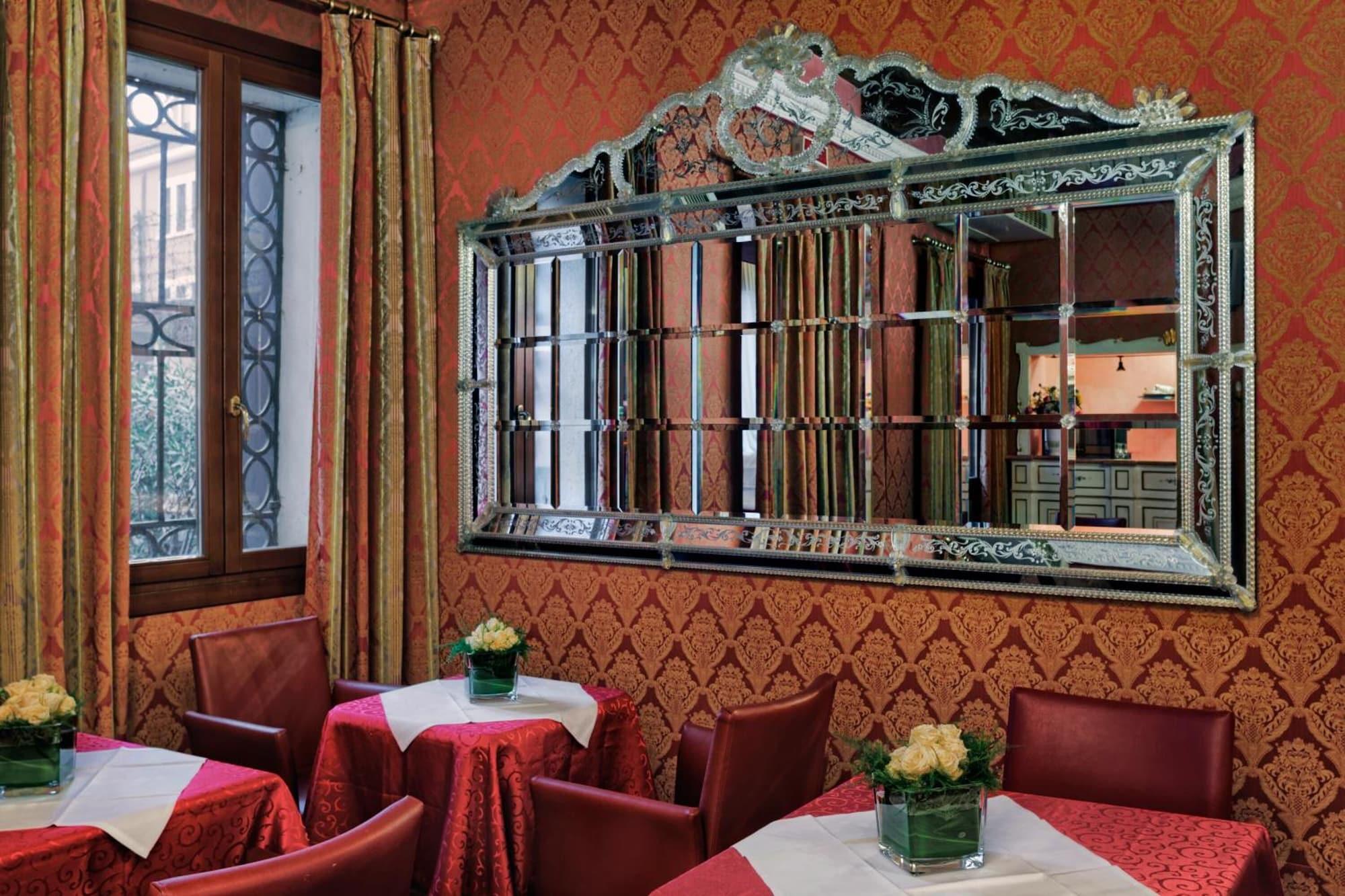 Bar/Salón Hotel Tre Archi