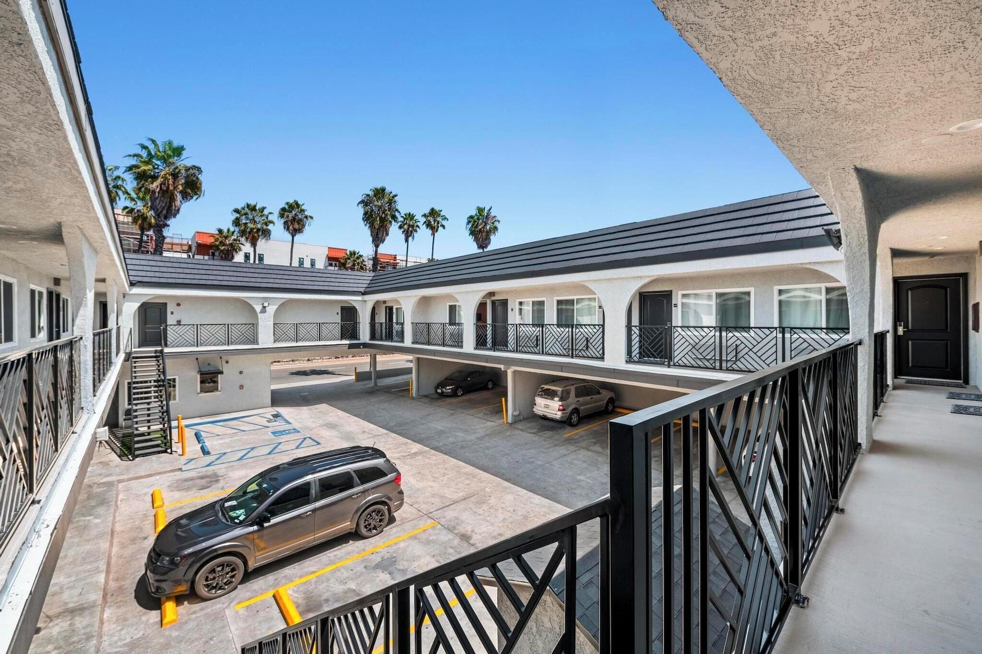 Vista Exterior Hyland Inn Long Beach