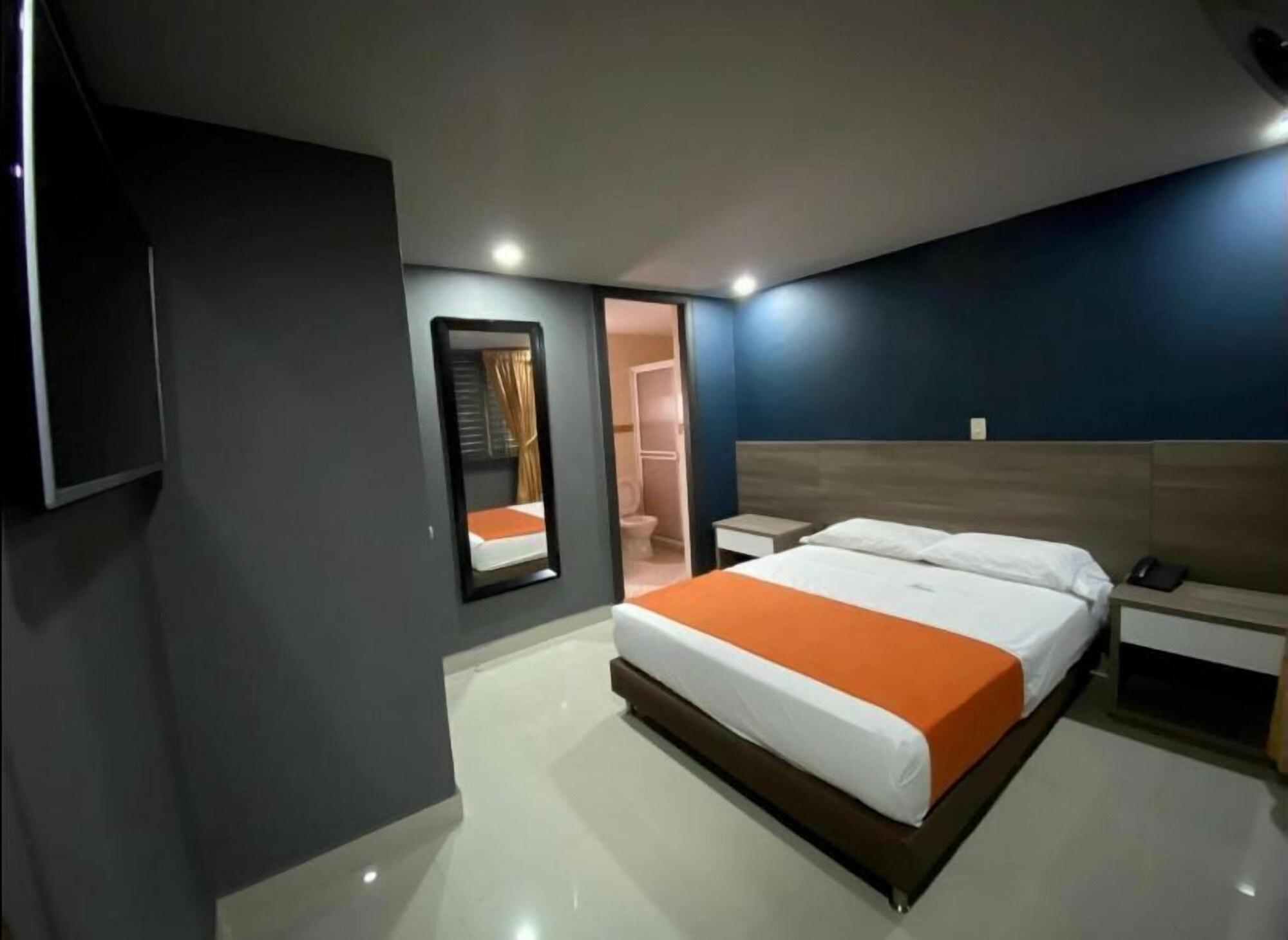 Varios Hotel Latino