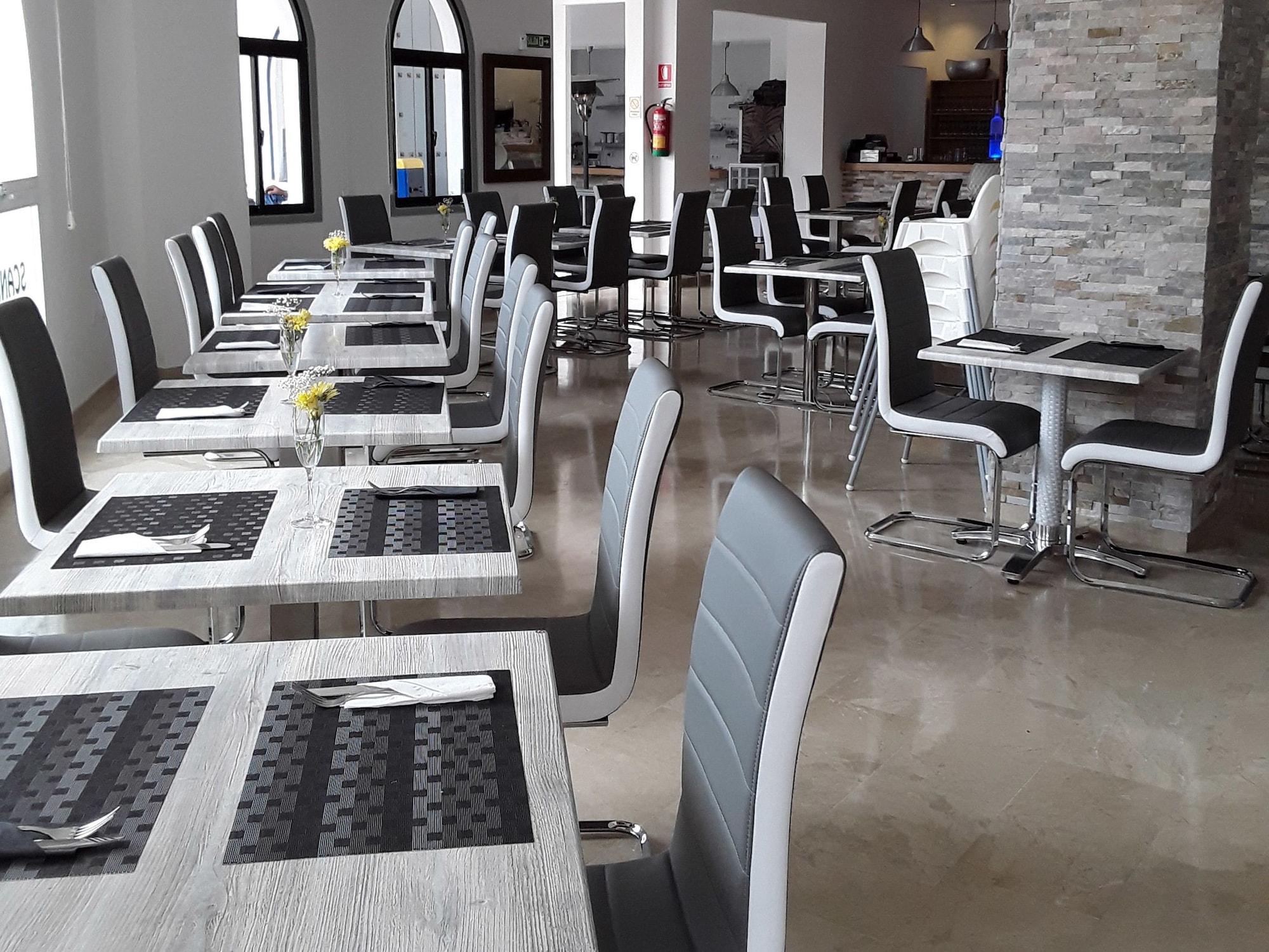 Restaurant Apartamentos Ona Campanario