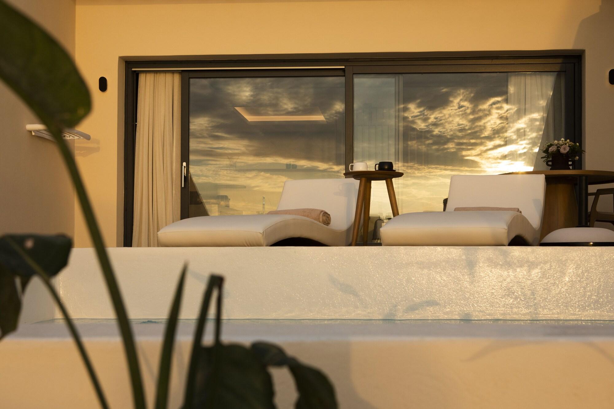 Equipamiento de Habitación Pnoé Luxury Suites