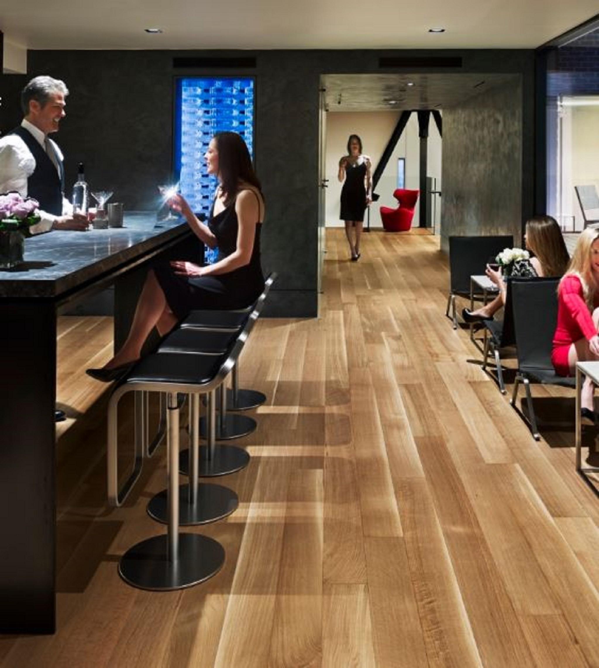 Vista Exterior AKA Times Square