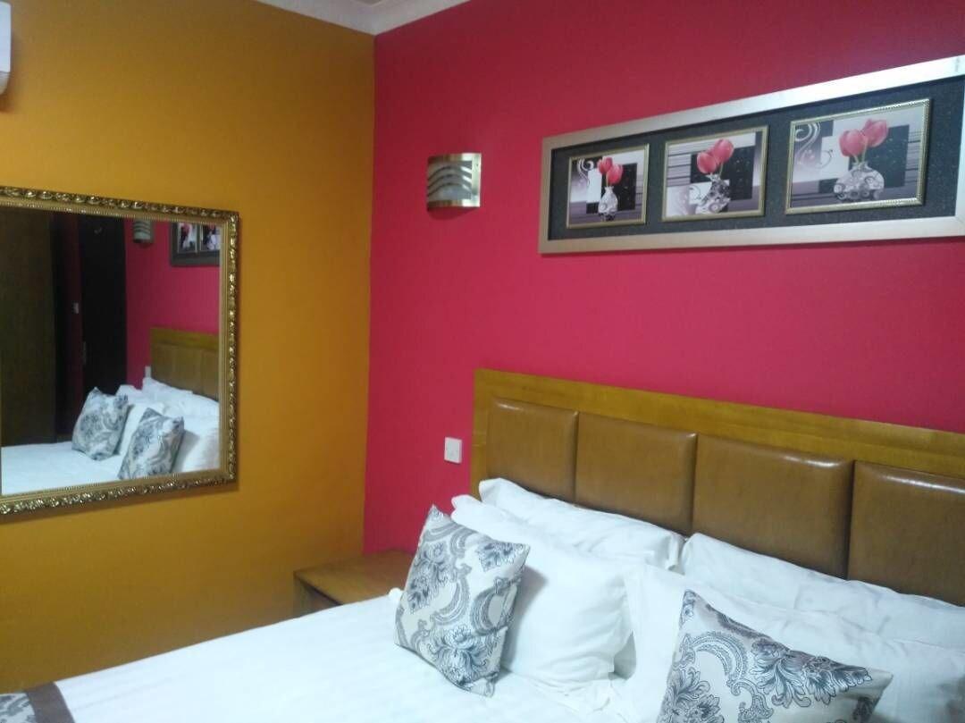 Varios Kings Palace Guest House