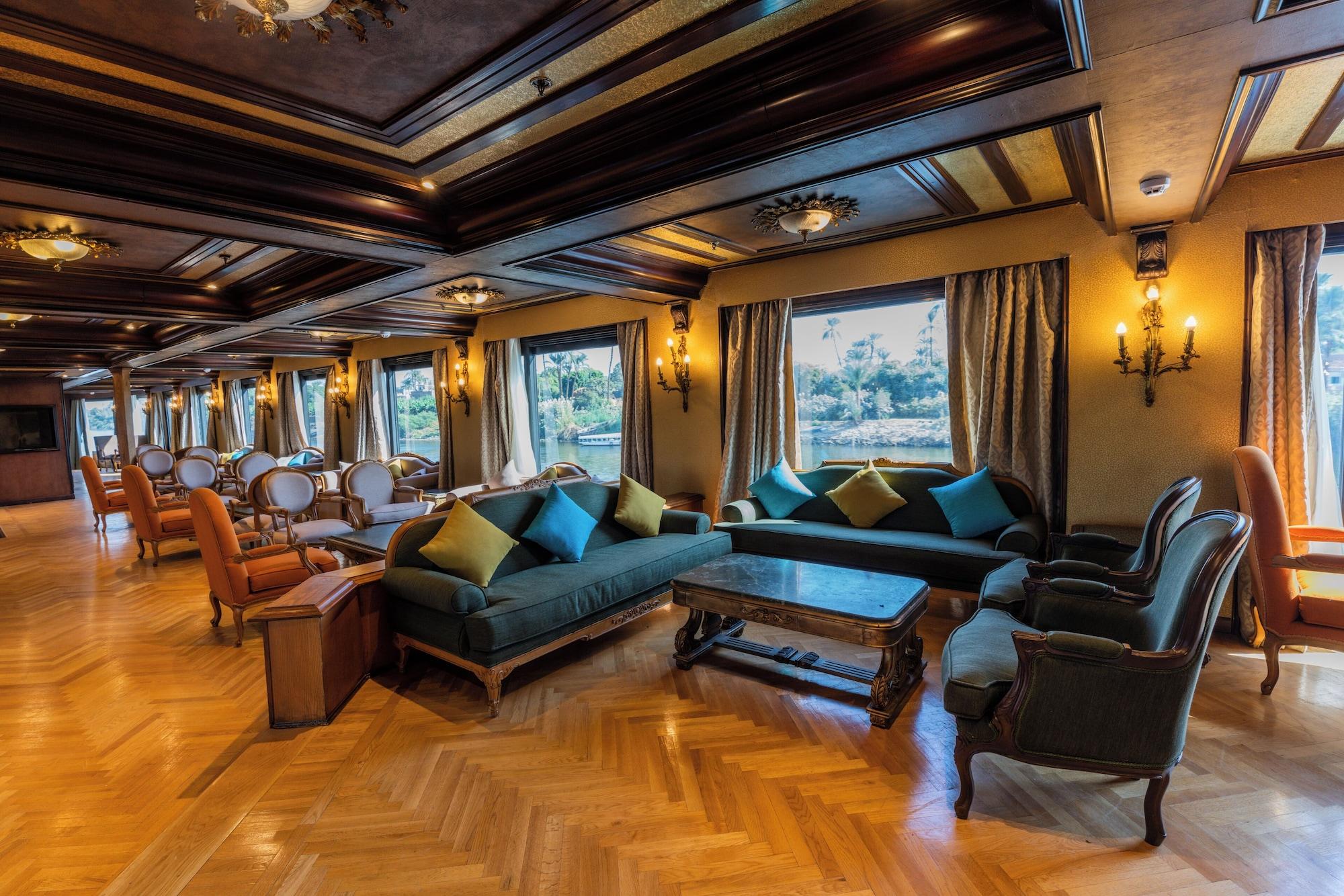 Bar/Salón City and Sea Adonis