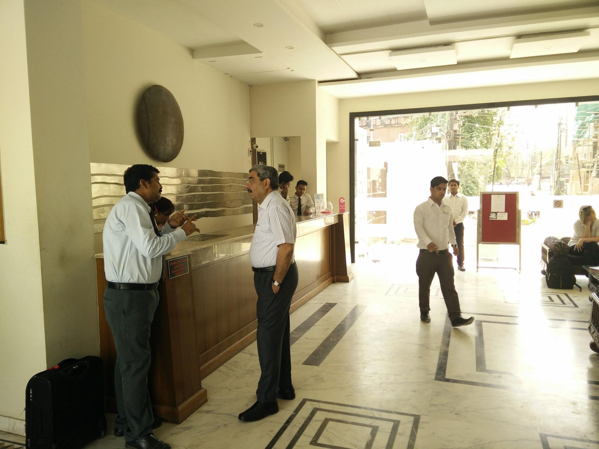Vista Lobby Hotel Surya