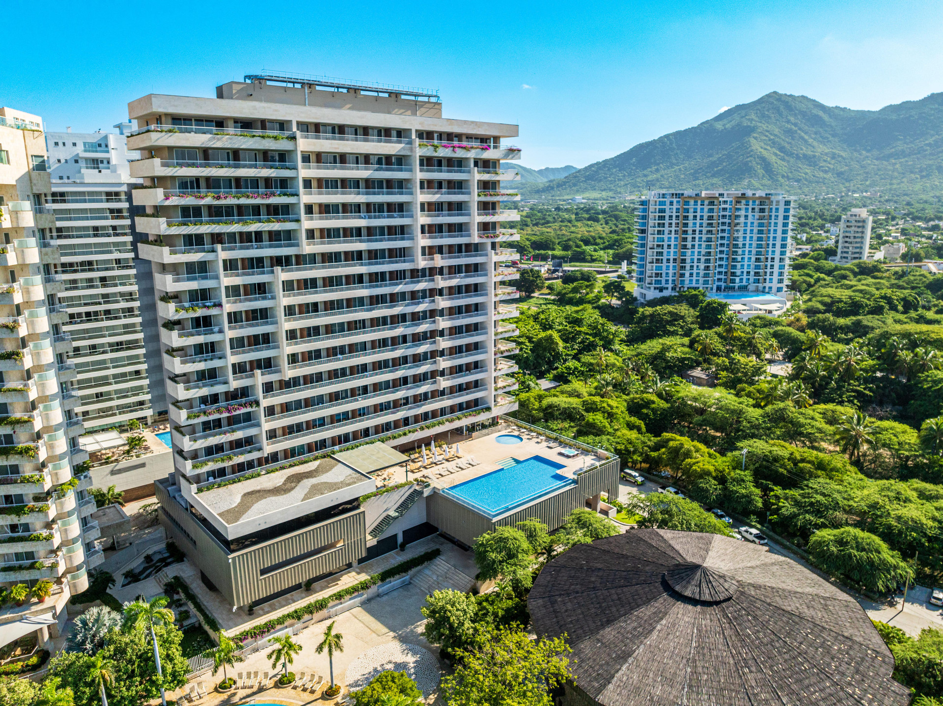 Vista Exterior Irotama Lago