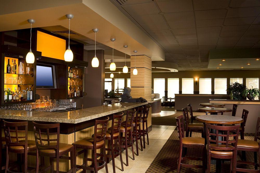 Bar/Salón Holiday Inn Calgary Macleod Trail South