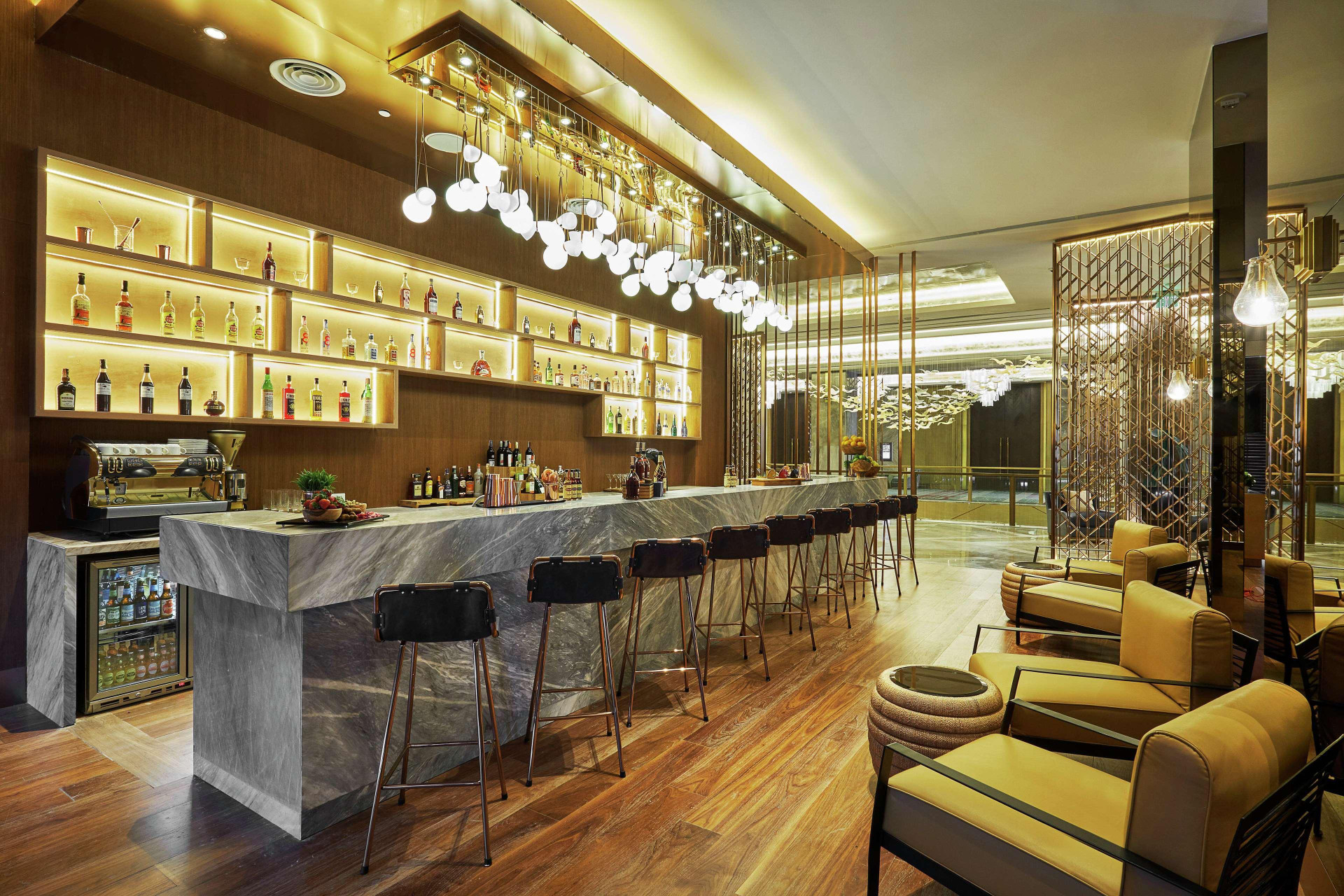 Bar/Salón Hilton Manila Newport World Resorts