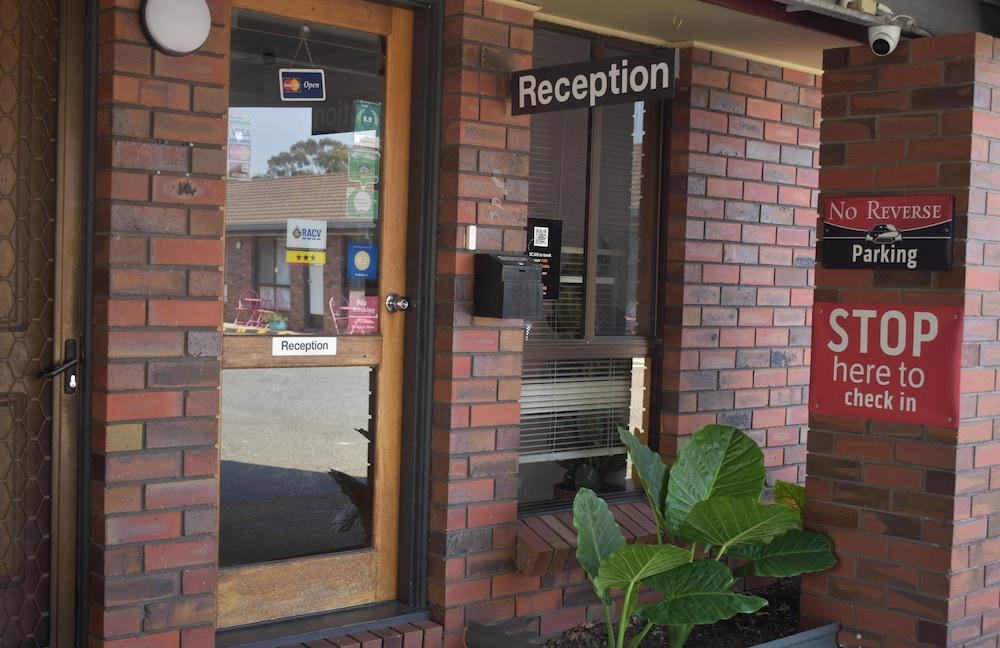 Vista Lobby Coorrabin Motor Inn