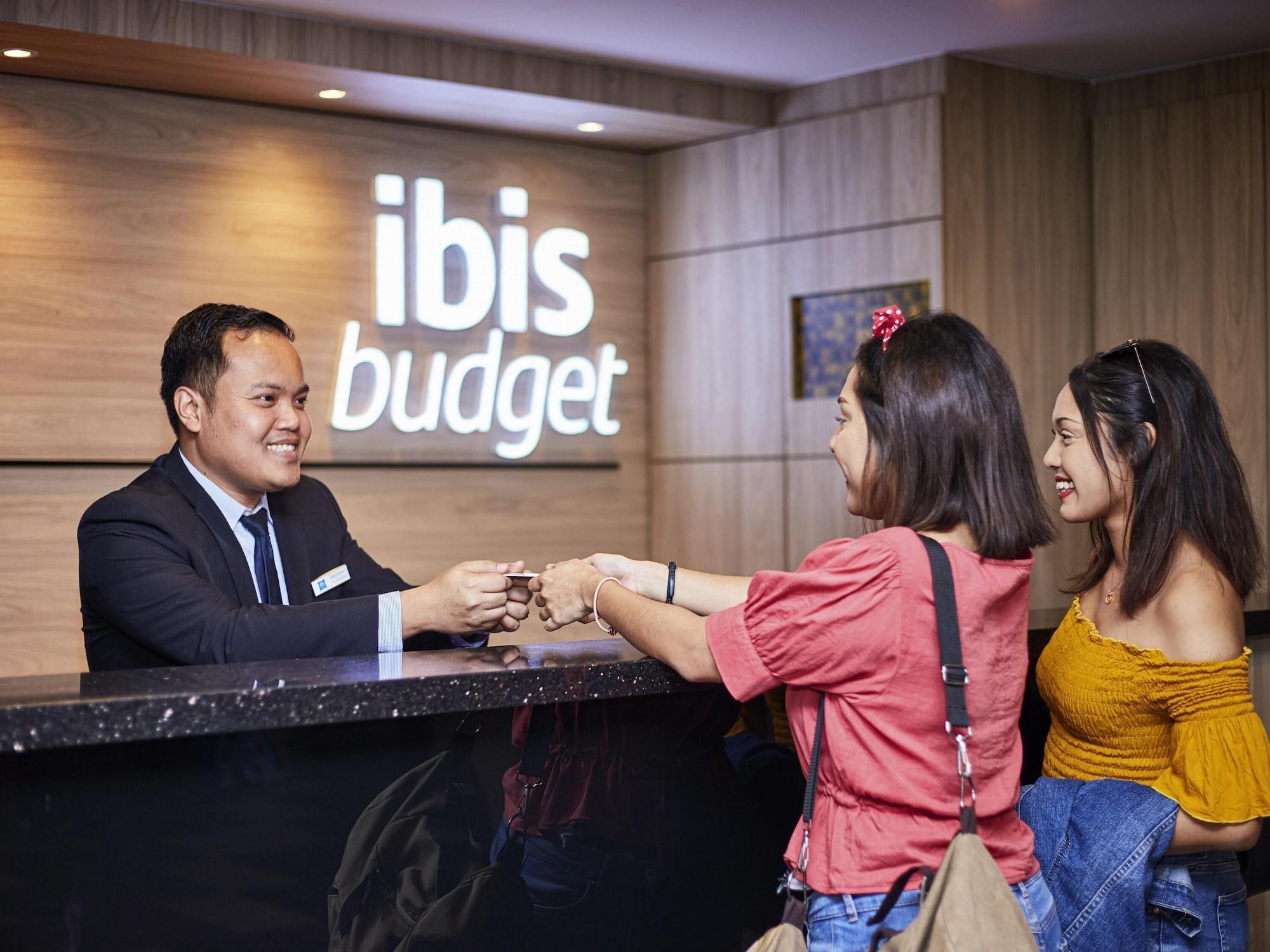 Varios ibis budget Singapore Ruby