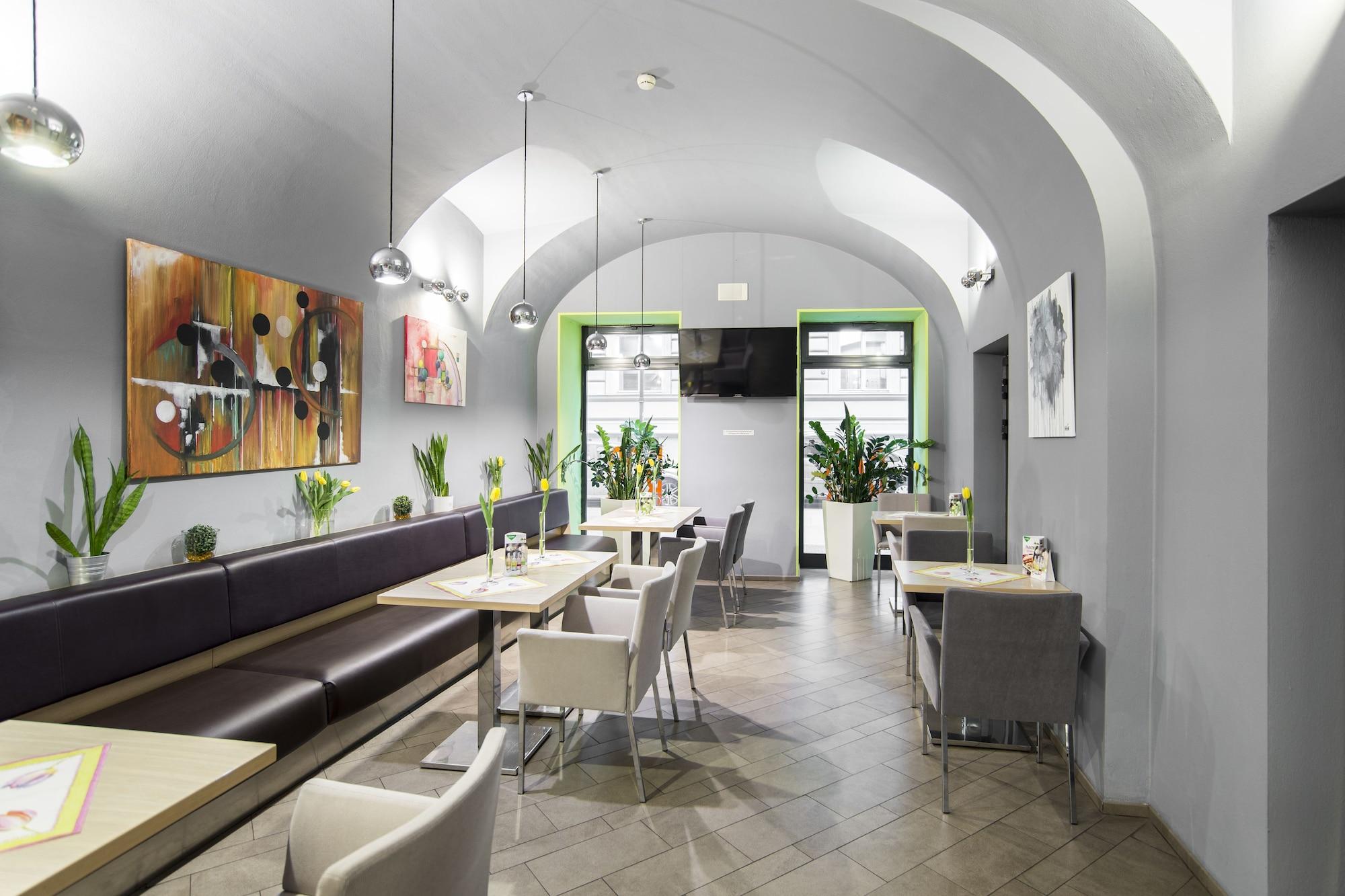Bar/Salón Hotel Pav