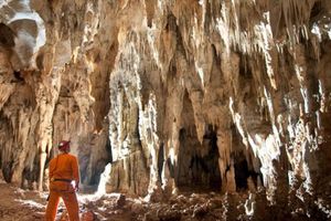 Actividad - Alistrati Cave, Lazaridi Winery and City of Drama – Full-Day Private Tour