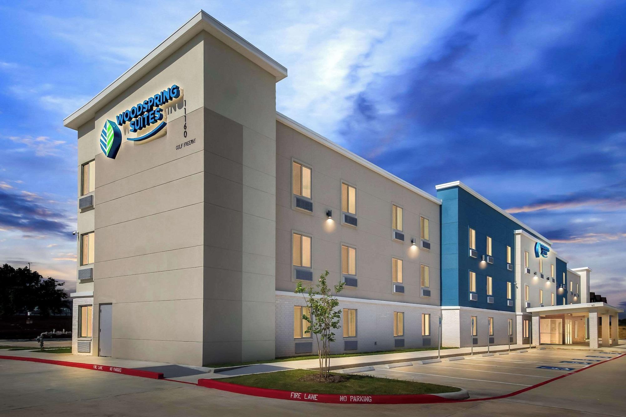 Vista Exterior Woodspring Suites South Houston Hobby