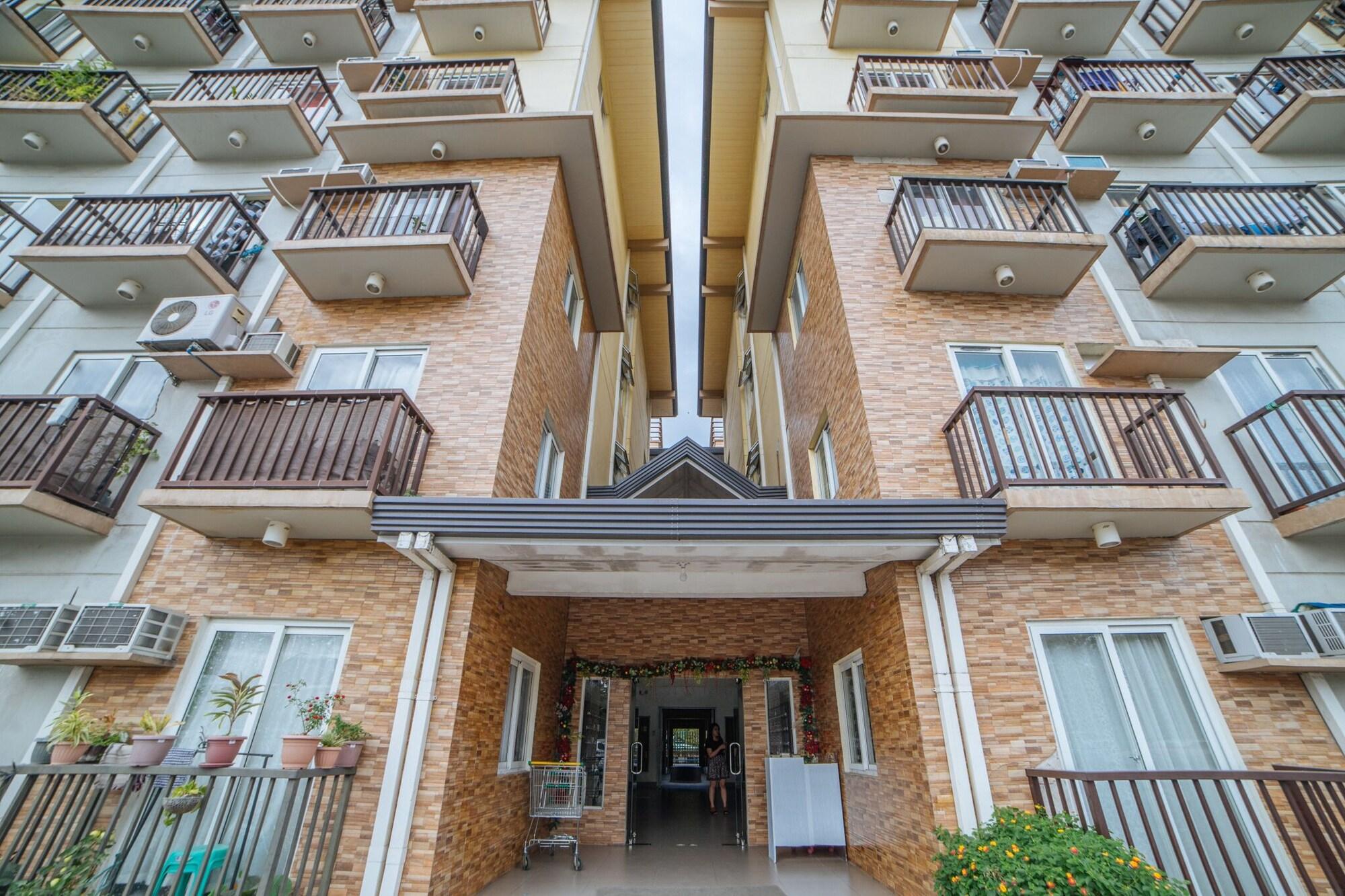 Vista Exterior RedDoorz Plus near CK Square Cainta