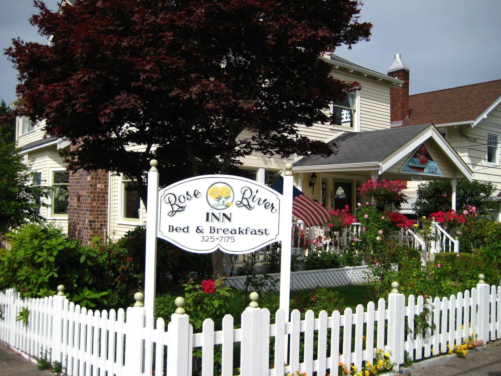 Vista Exterior Rose River Inn B&B
