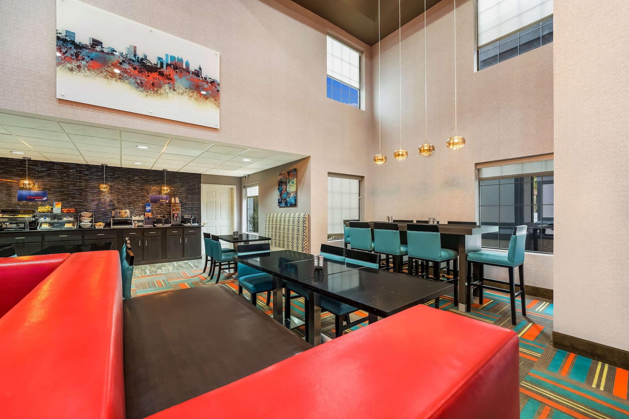 Restaurant Best Western Bradbury Inn & Suites