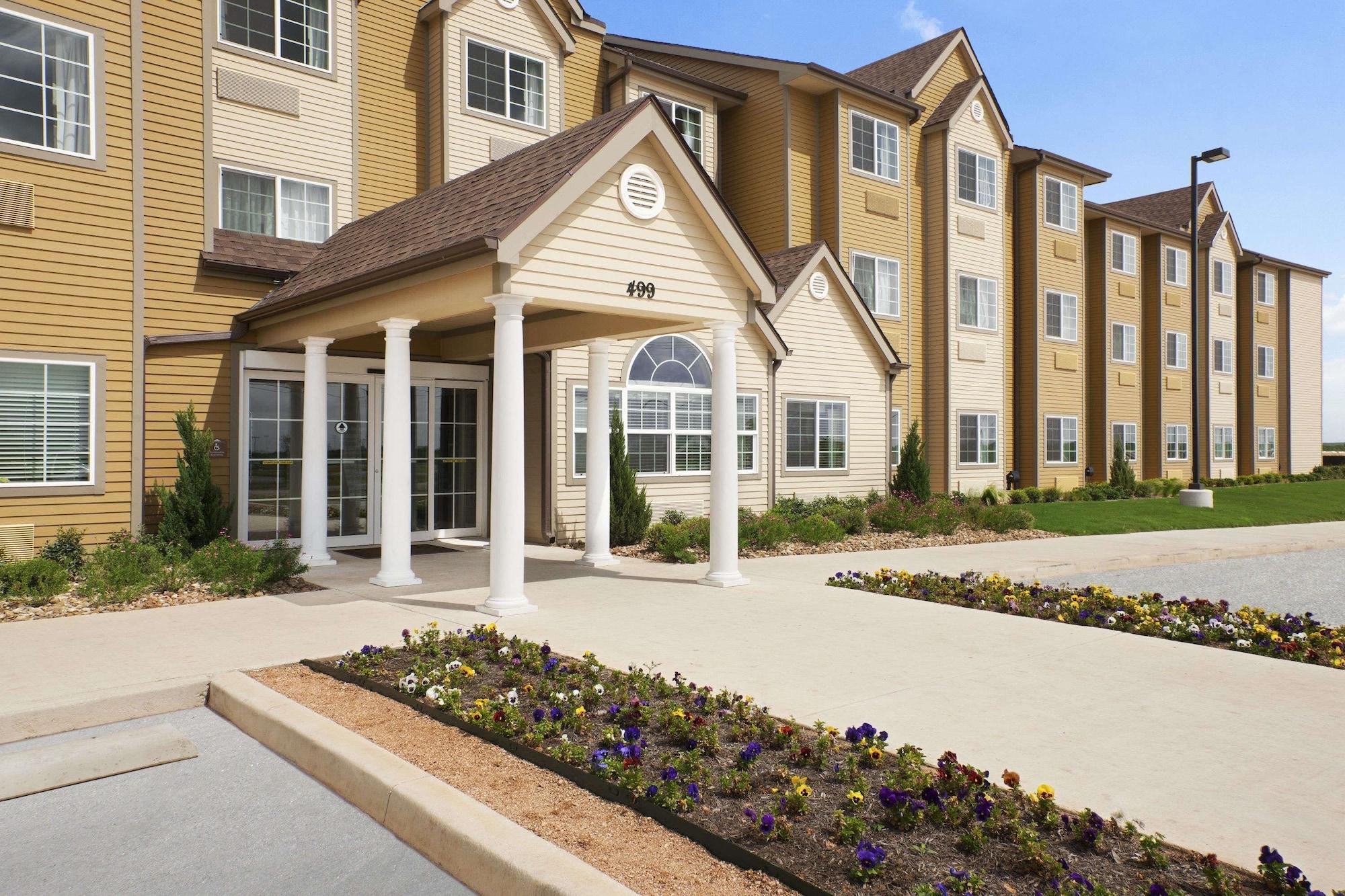 Varios Microtel Inn & Suites by Wyndham Cotulla