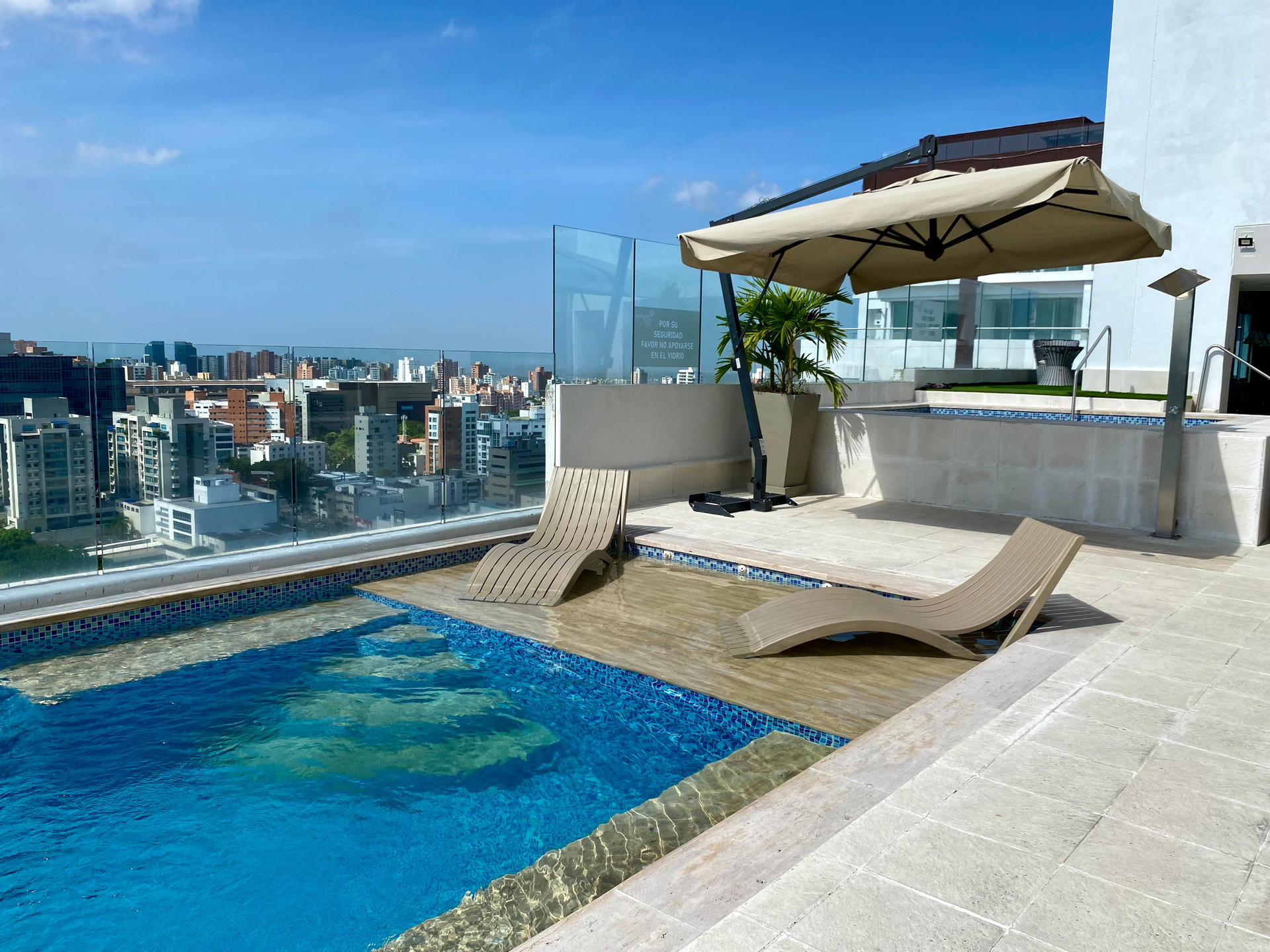 Vista Piscina Hotel Dorado Plaza Alto Prado