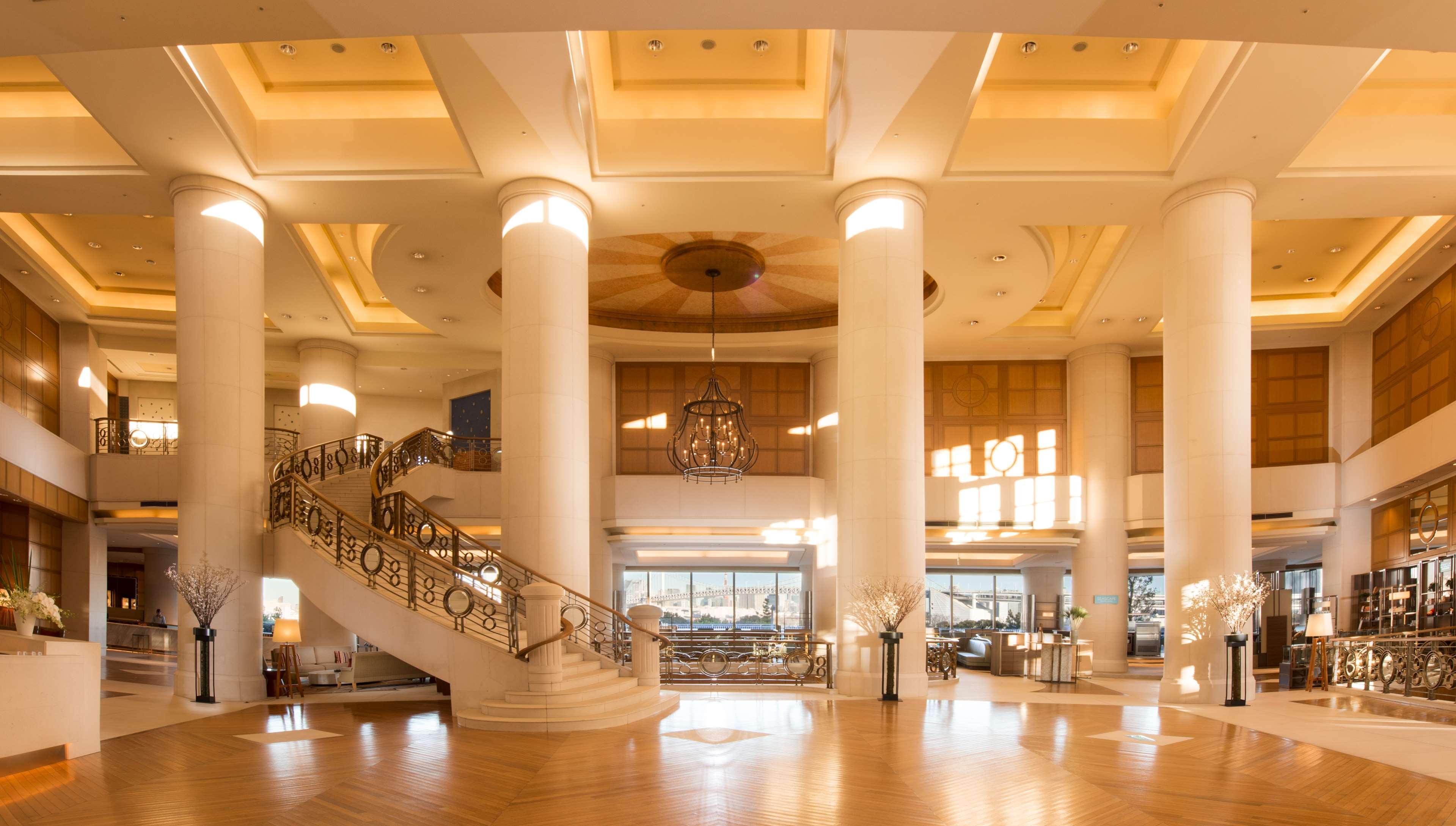Vista Lobby Hilton Tokyo Odaiba