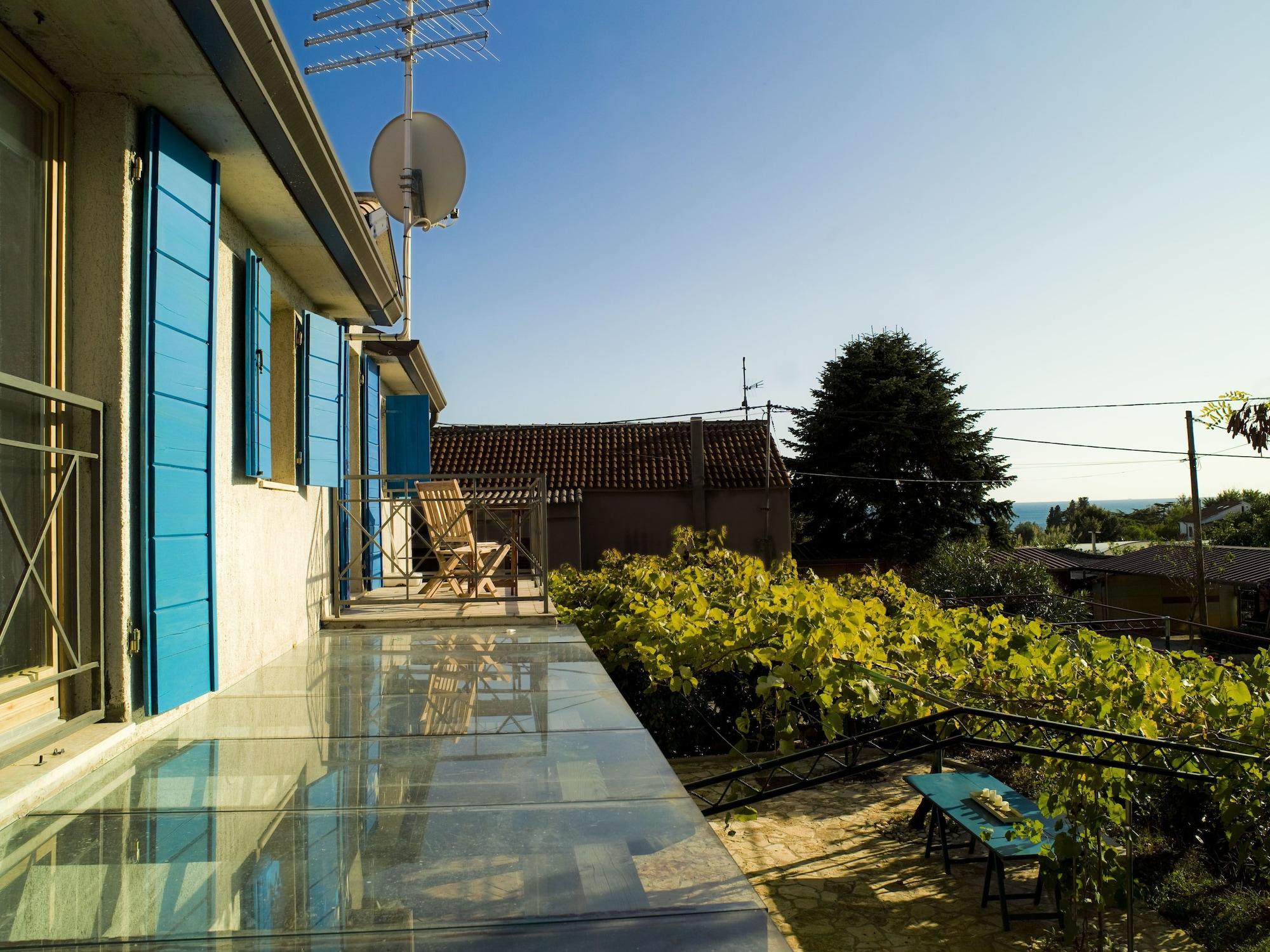 Varios Apartments Ivas