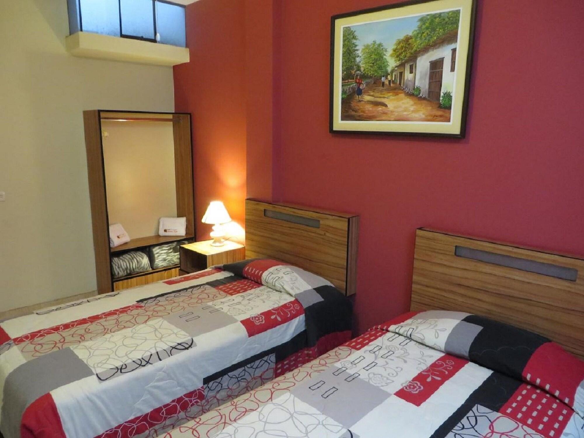 Varios Hostal Hellen Ross