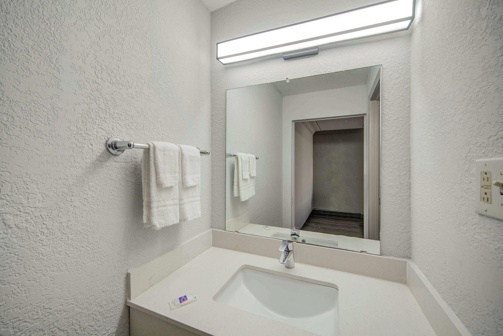 Equipamiento de Habitación Motel 6 San Antonio, TX – I-35 North Corridor