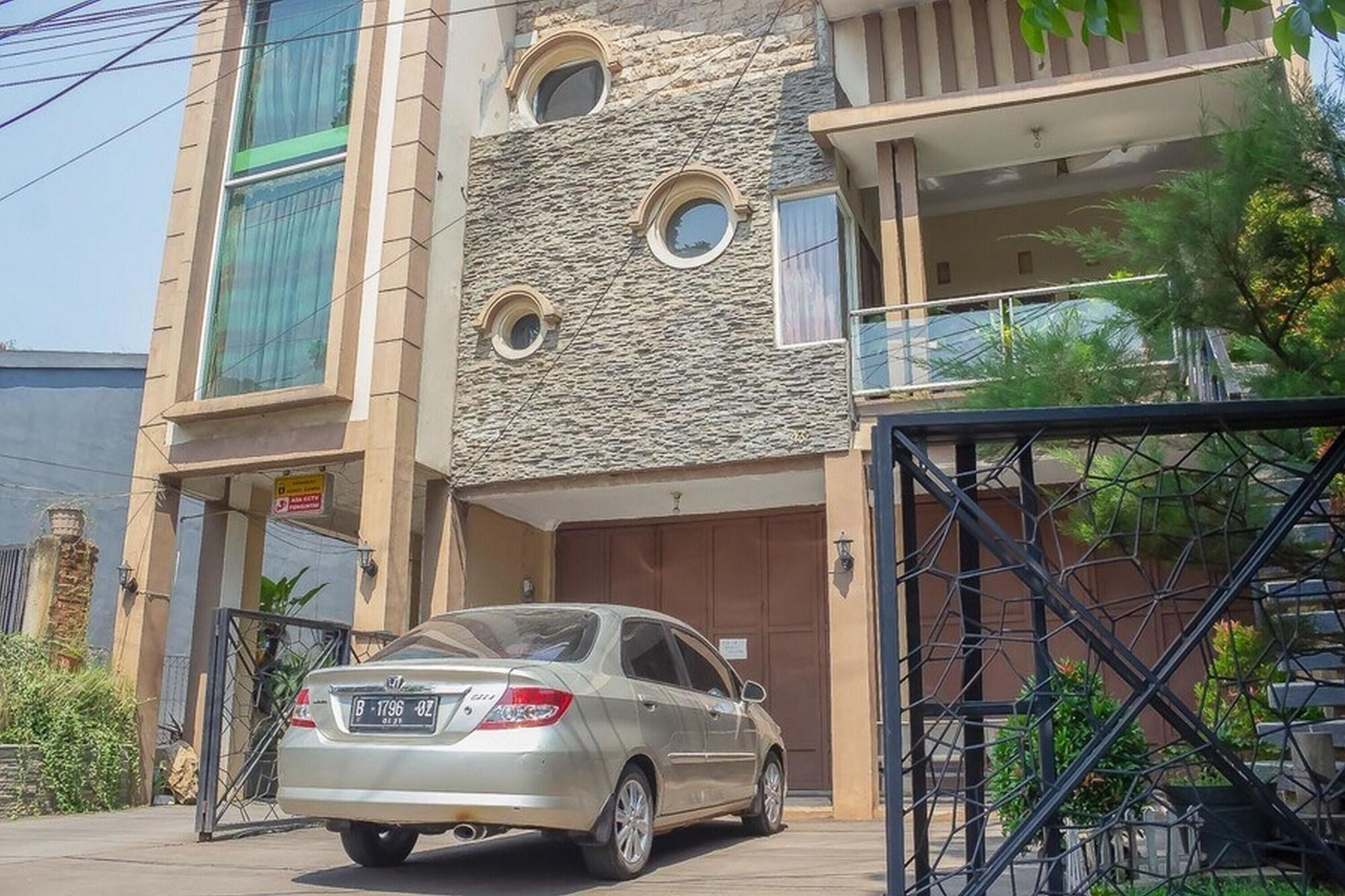 Vista Exterior RedDoorz Syariah near Pasar Modern Cikopo