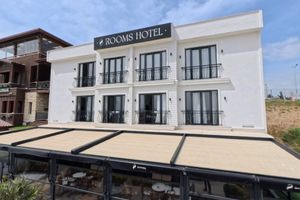 Alojamiento - 8 Rooms Hotel