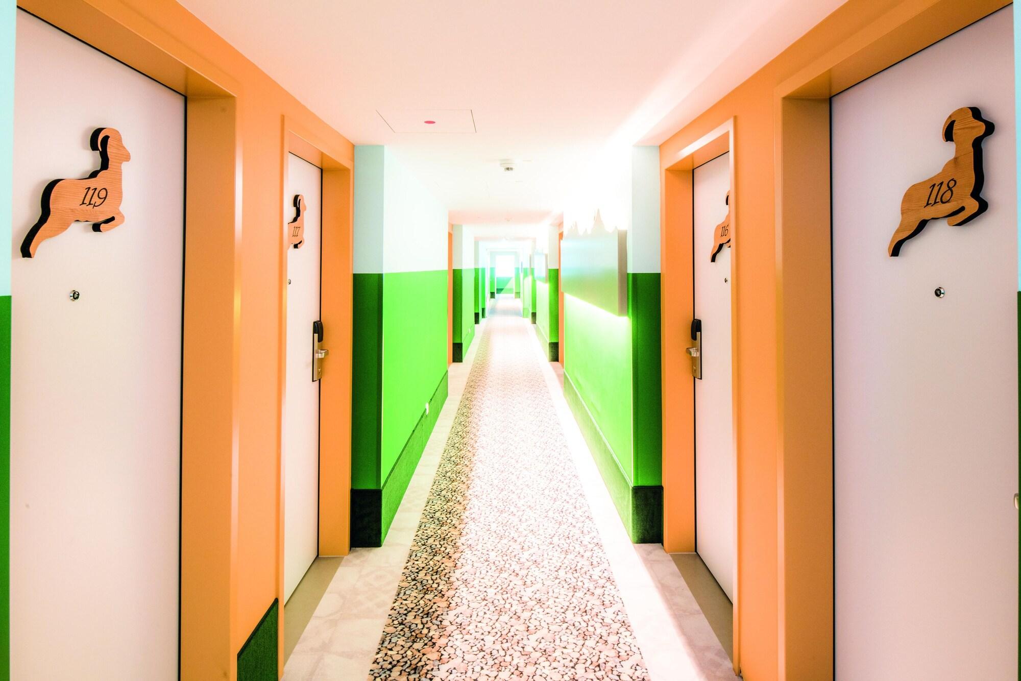 Varios Hey Lou Hotel Piding
