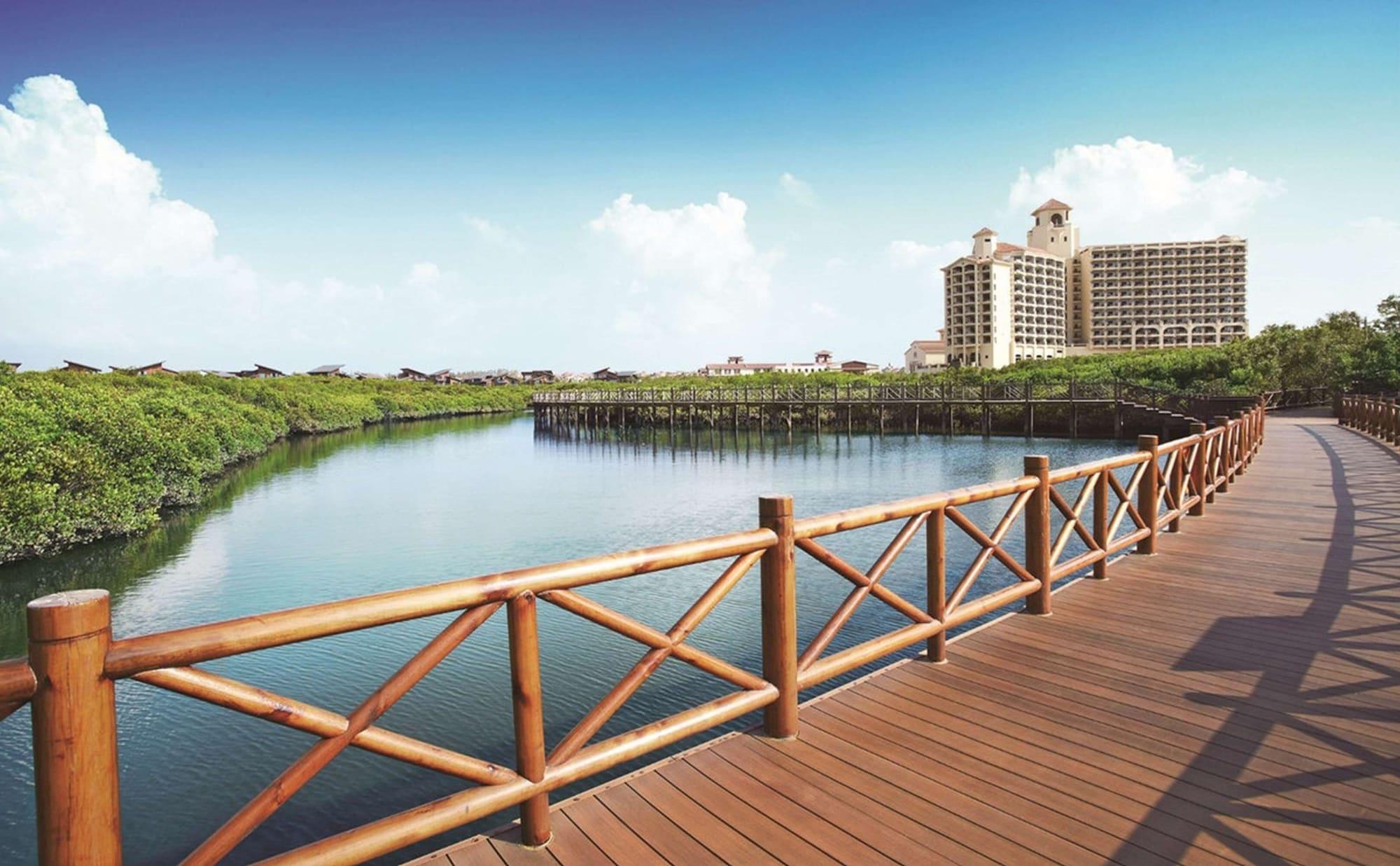 Vista Exterior DoubleTree Resort by Hilton Hainan Chengmai