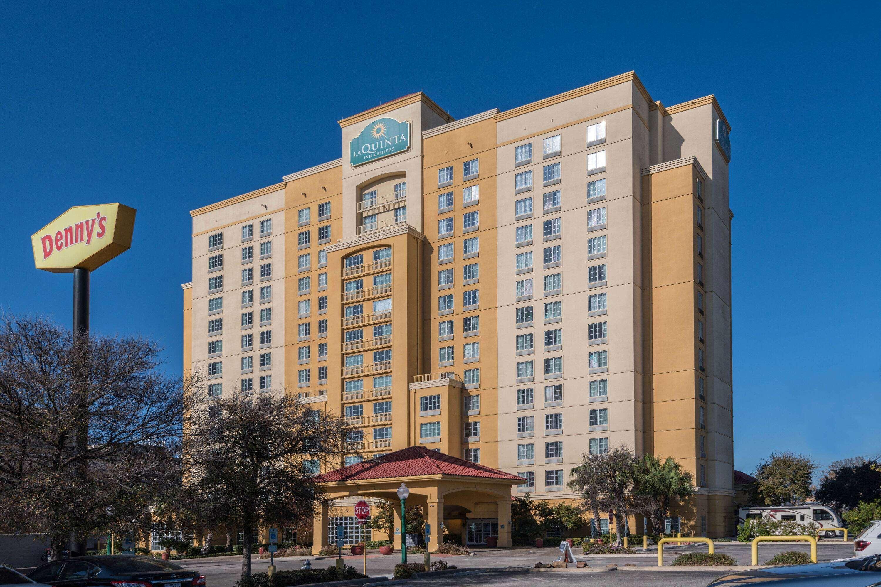 Vista Exterior La Quinta Inn & Suites by Wyndham San Antonio Riverwalk