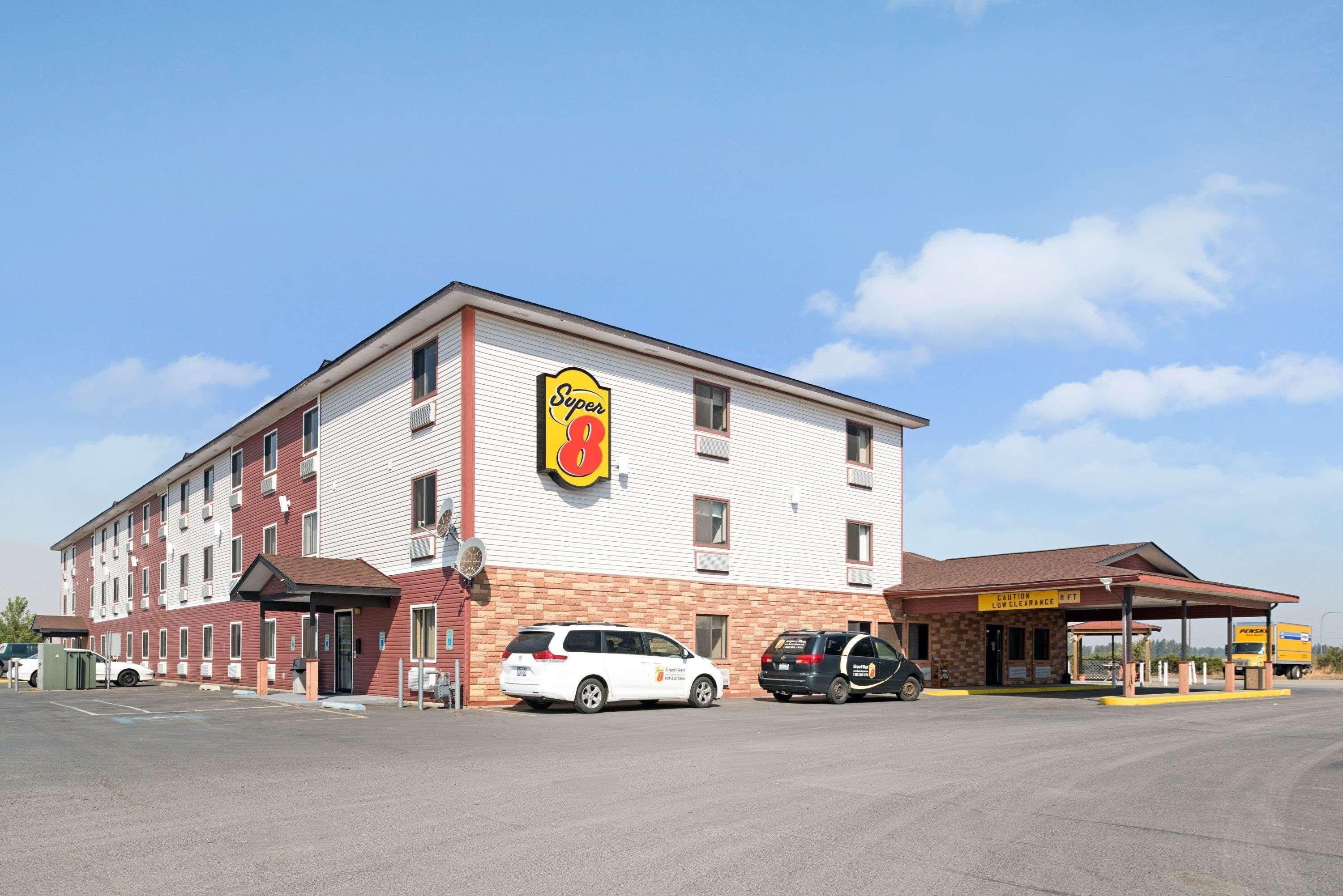 Vista Exterior Super 8 by Wyndham Spokane/West