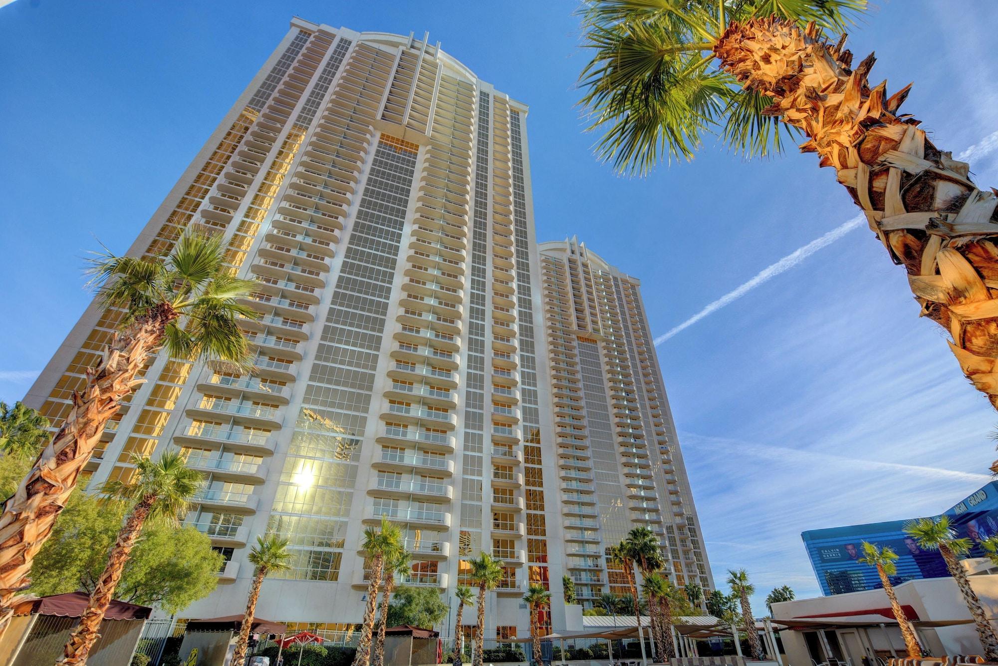 Vista Exterior Signature Condos