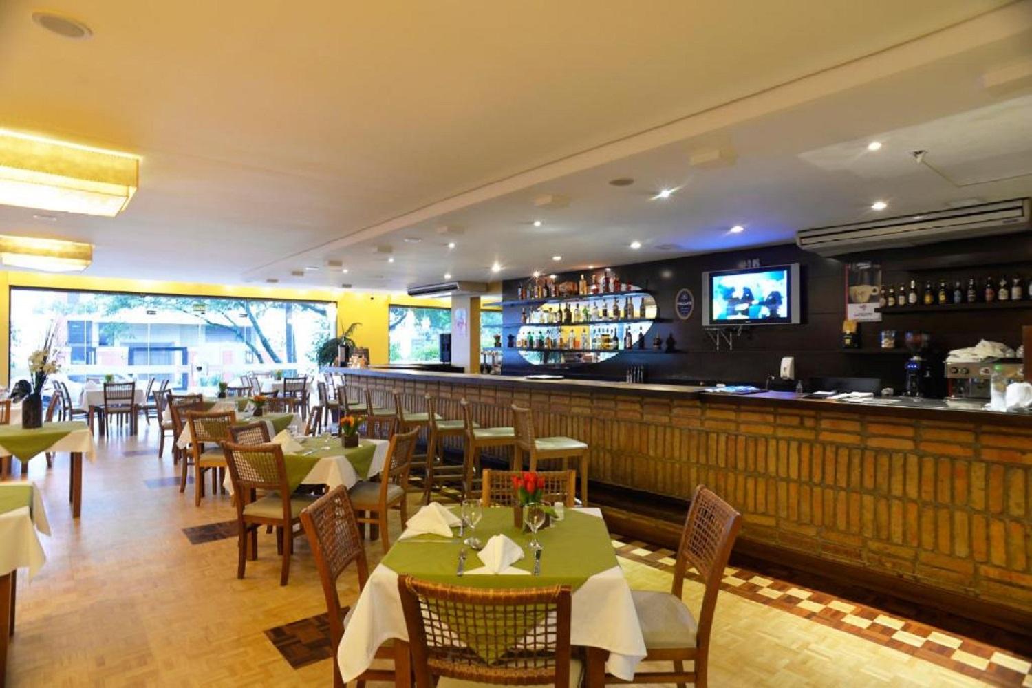 Restaurant Tri Hotel Executive Caxias