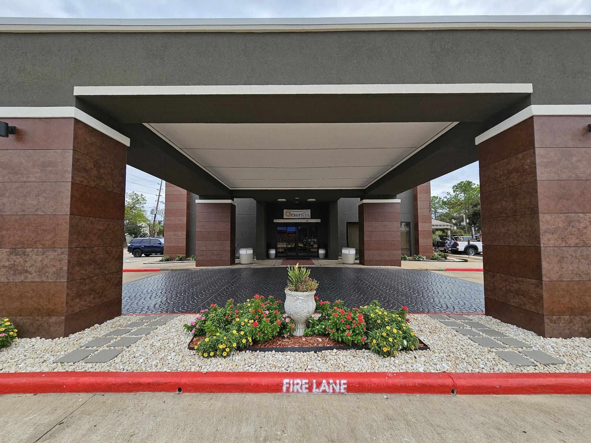 Vista Exterior La Quinta Inn & Suites by Wyndham Houston Stafford Sugarland