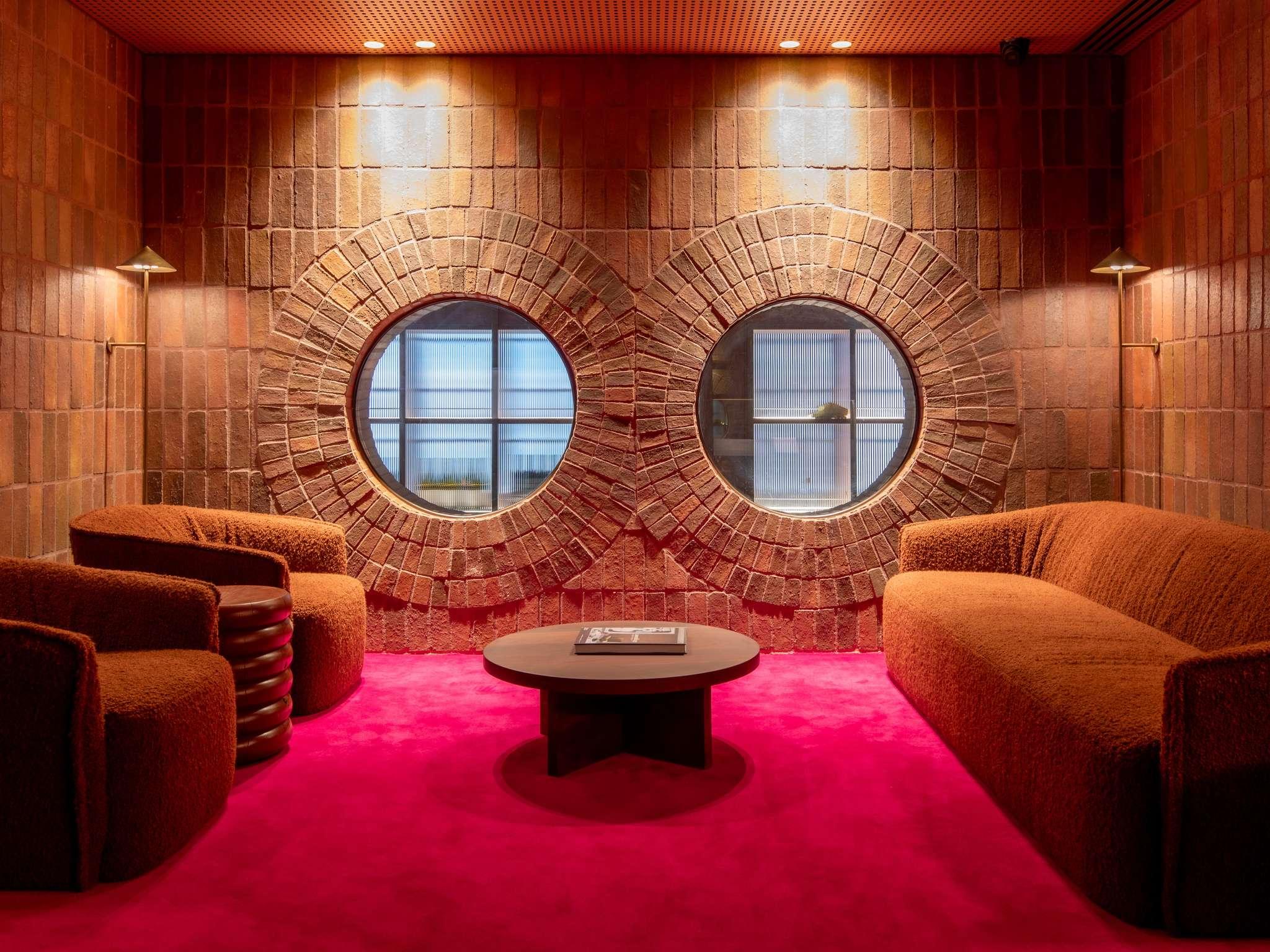 Vista Lobby Hyde Melbourne Place