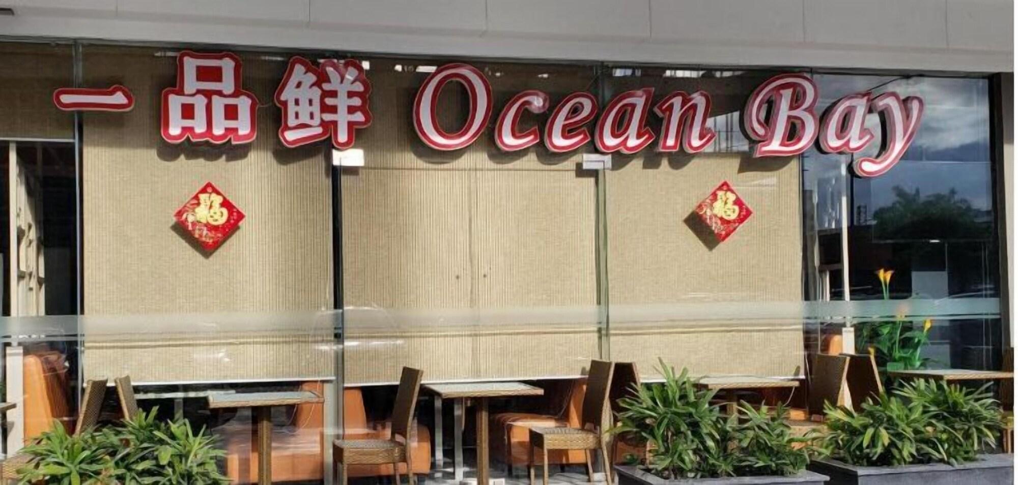 Restaurant UnistayShore3 Poolview wbal near airport