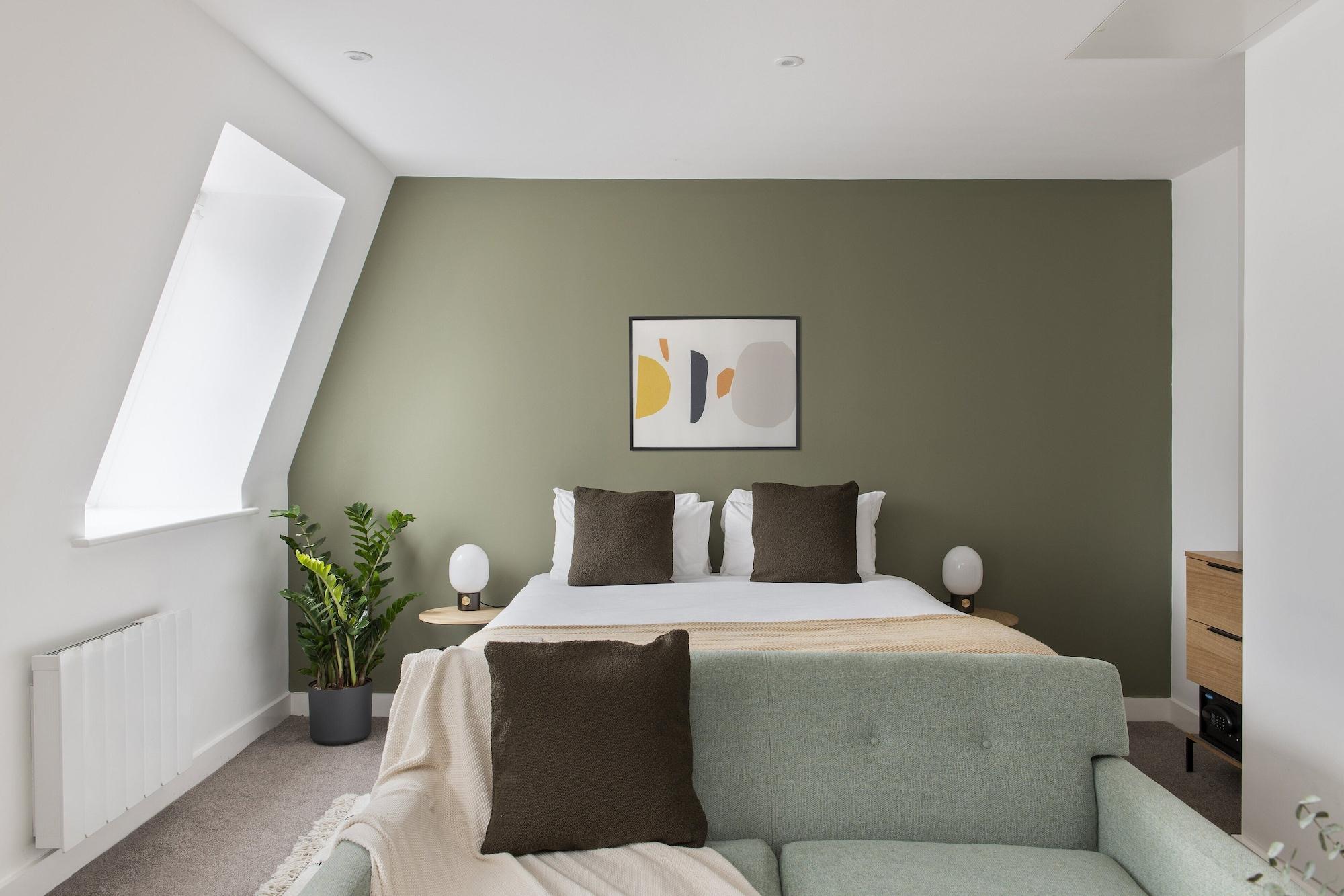 Varios Cove Minshull Street