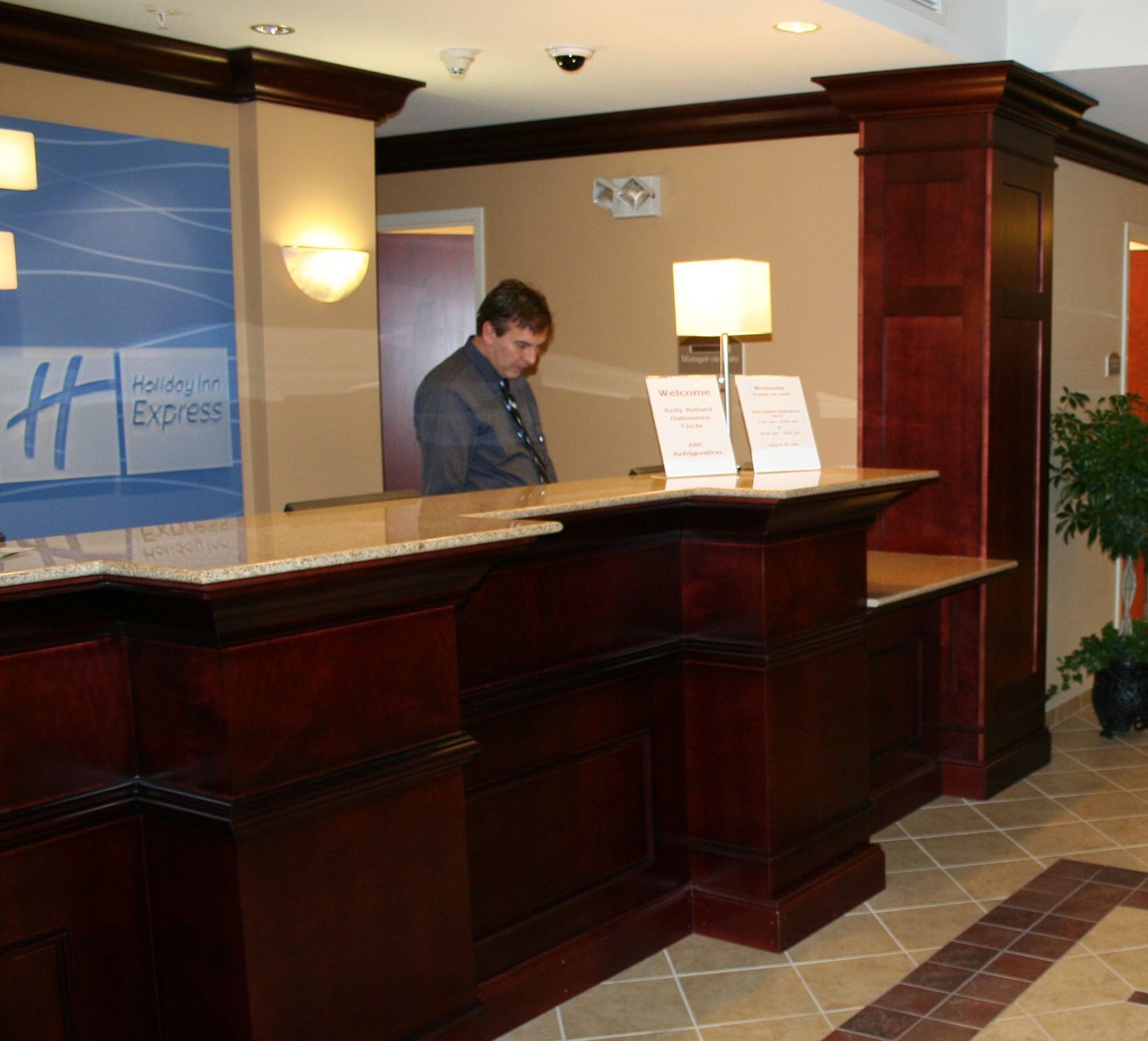 Vista Lobby Holiday Inn Express & Suites Albany Airport Area - Latham by IHG