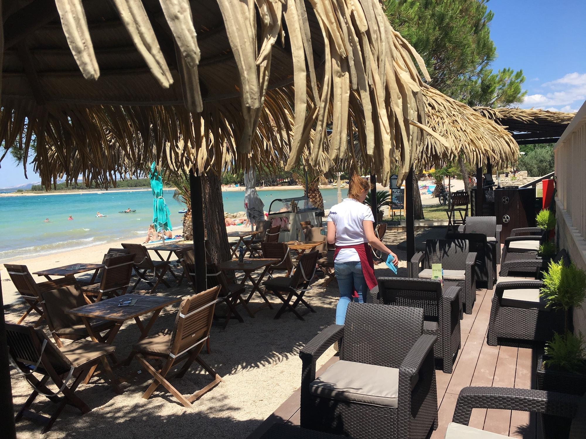 Bar/Salón Villa Kastel