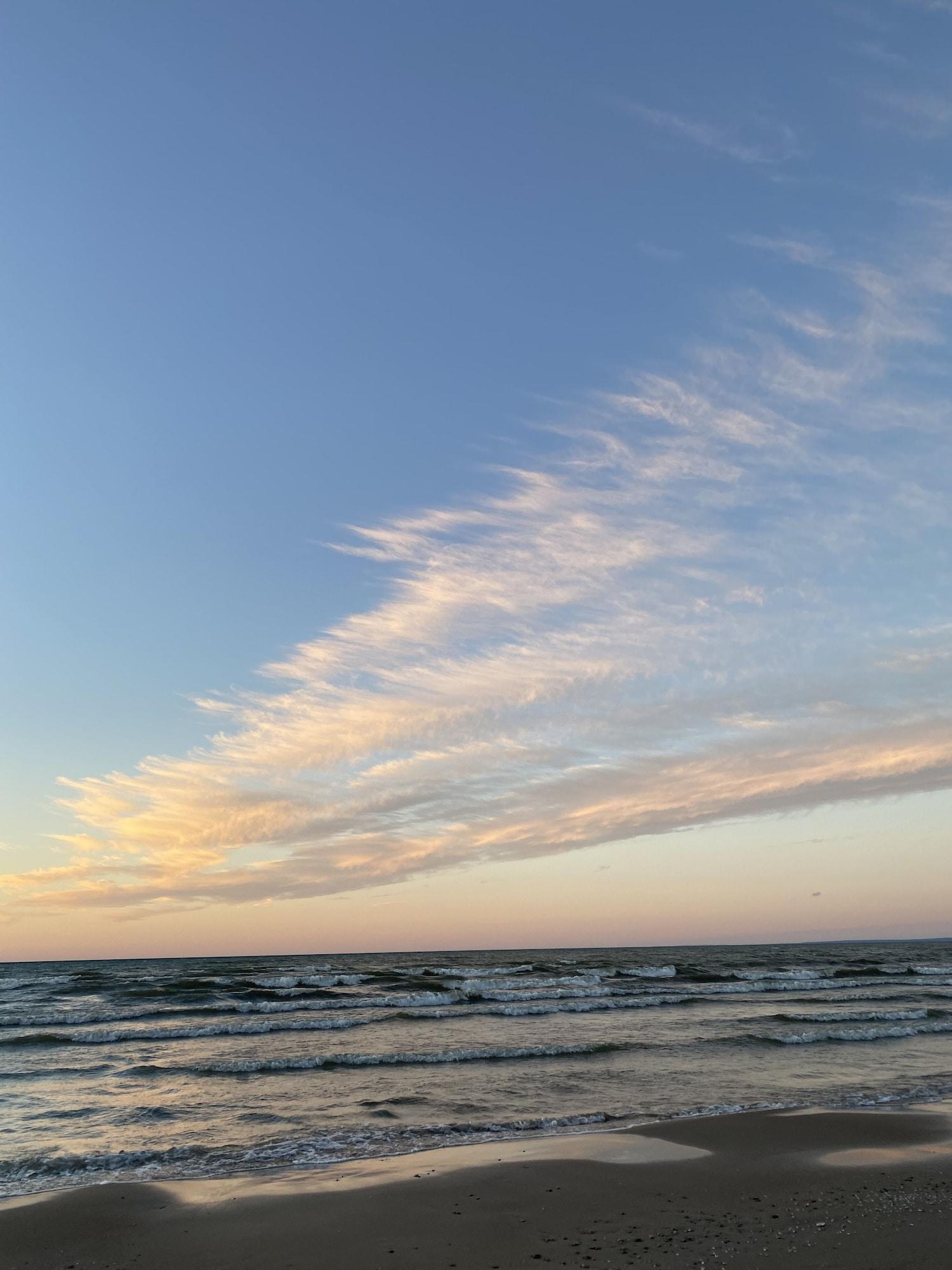 Vista Exterior Oasis by the Bay Vacation Suites