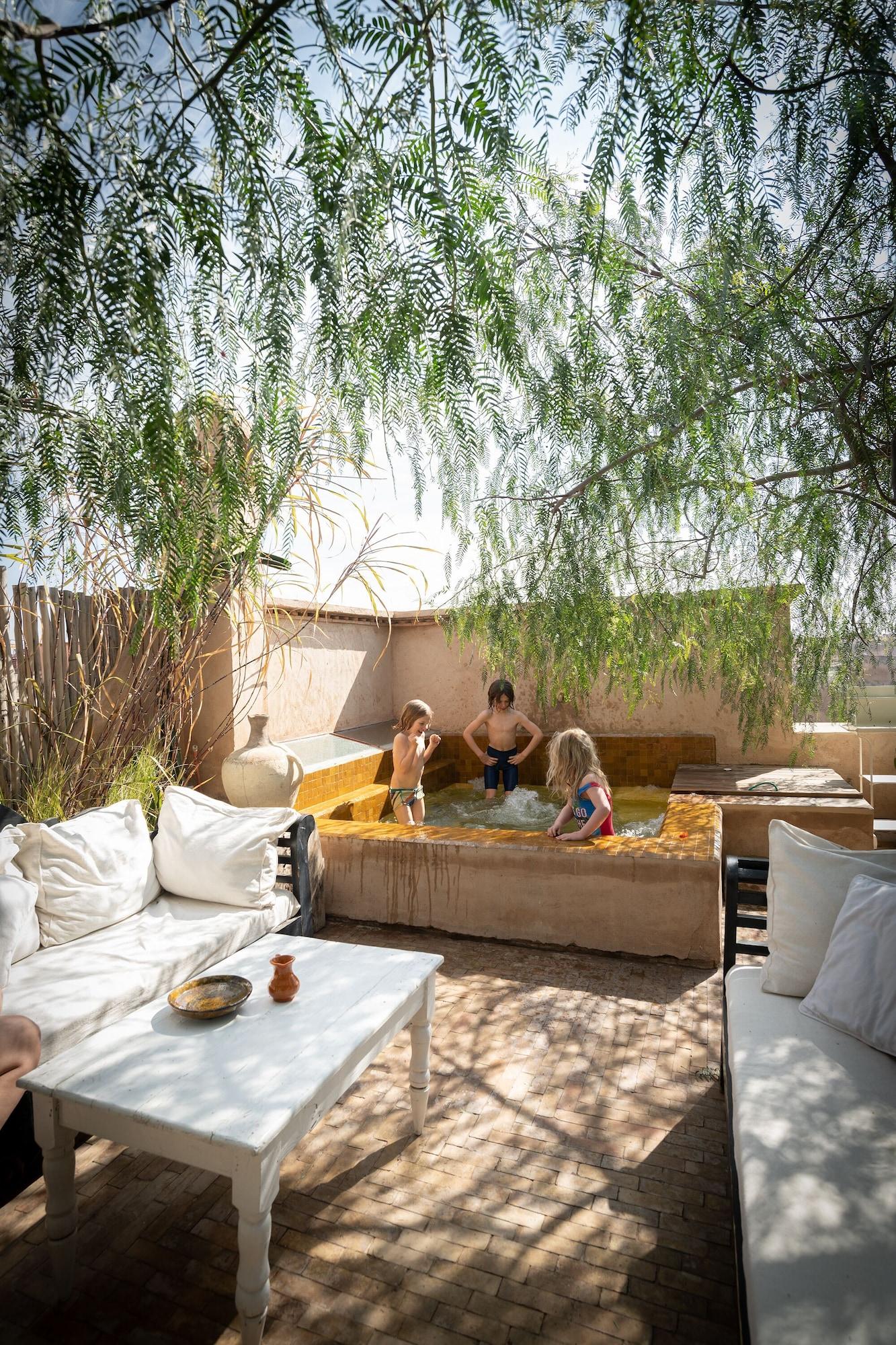Vista Piscina Riad Kbour & Chou