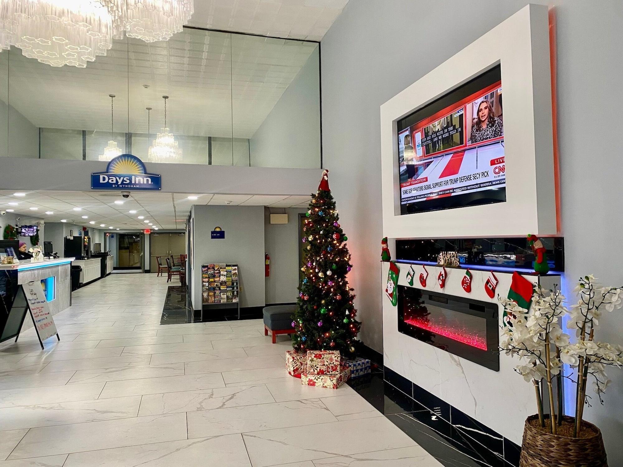 Vista Lobby Days Inn by Wyndham Scranton PA