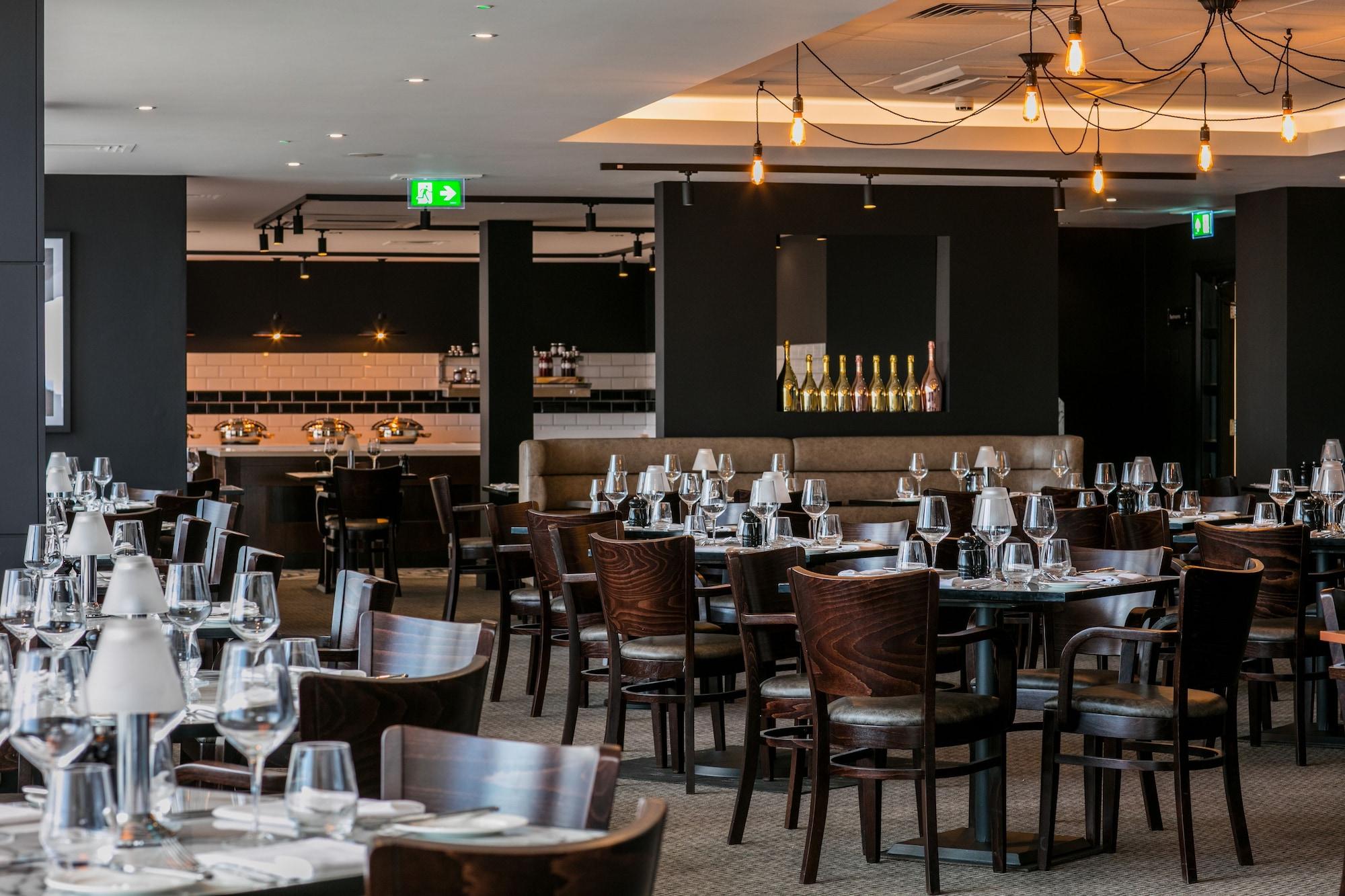 Restaurant Crowne Plaza Plymouth by IHG