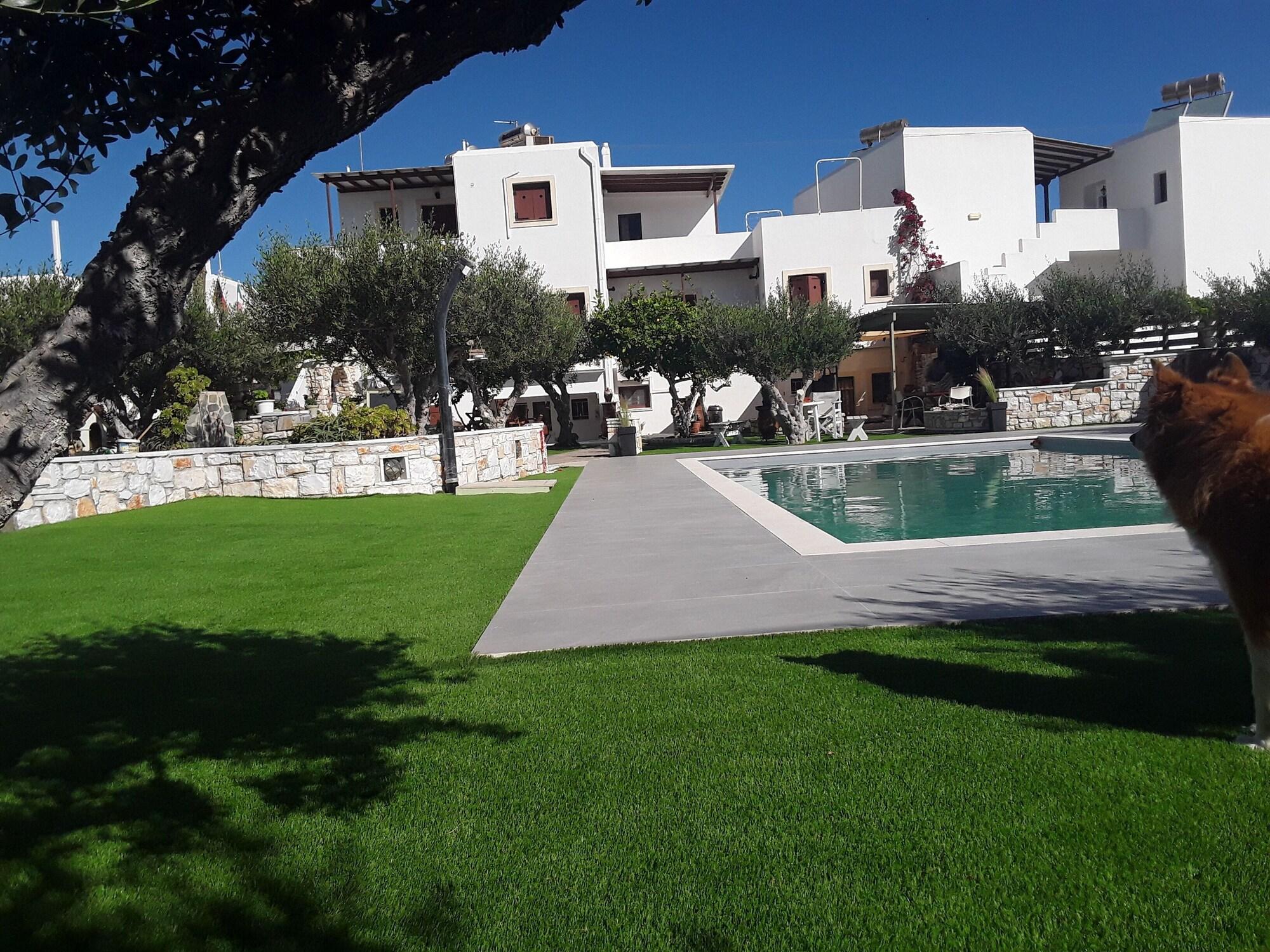 Vista Exterior Sunset Studios & Apartments - Adults Only