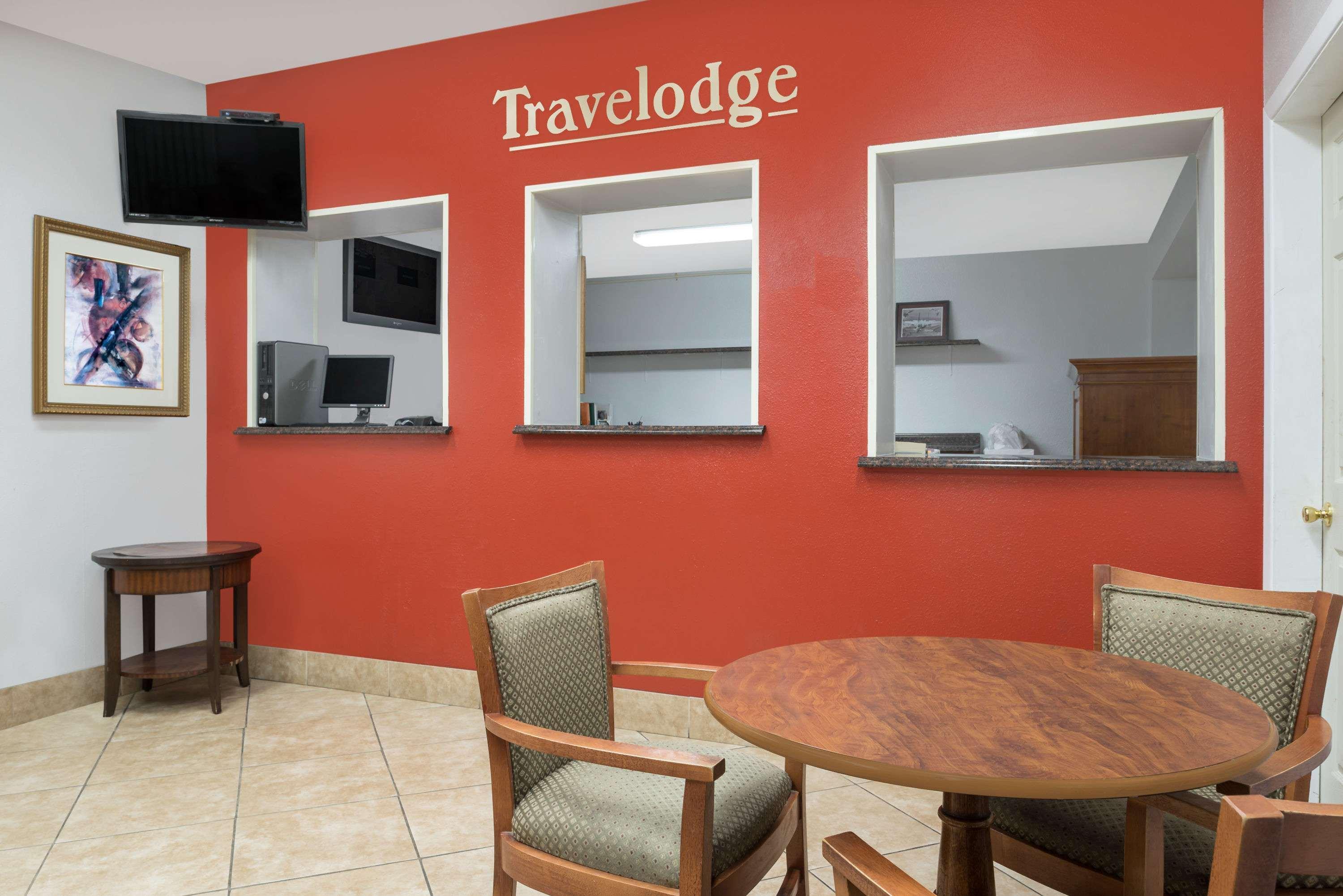 Vista Lobby Travelodge by Wyndham Klamath Falls