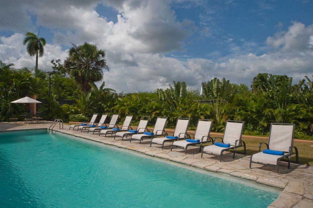 Vista Piscina Hodelpa Garden Court