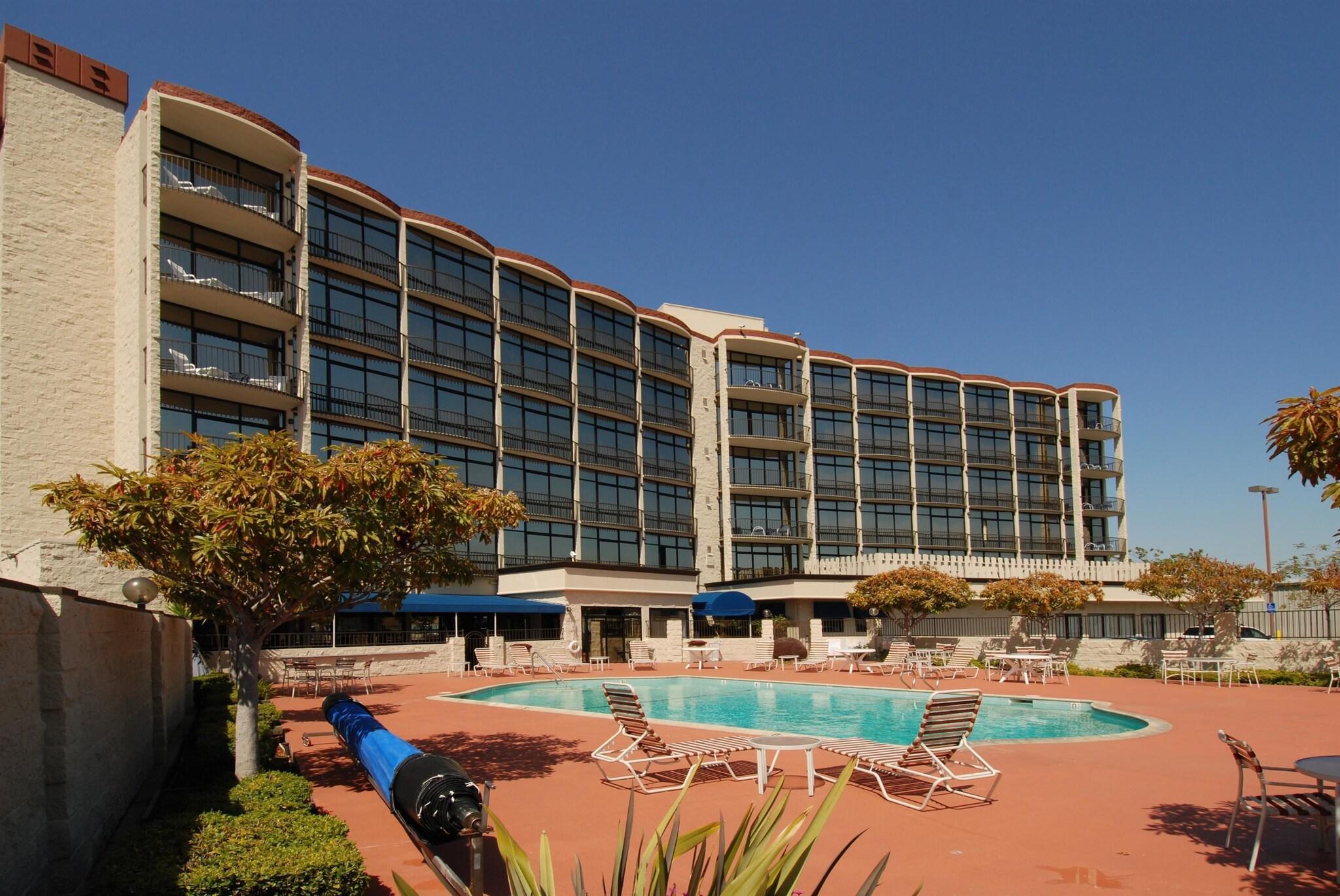 Vista Exterior Oakland Airport Executive Hotel