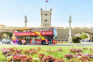 Actividad - Bus turístico Hop-on Hop-off Cádiz: autobús turístico de 2 días y tour a pie gratuito